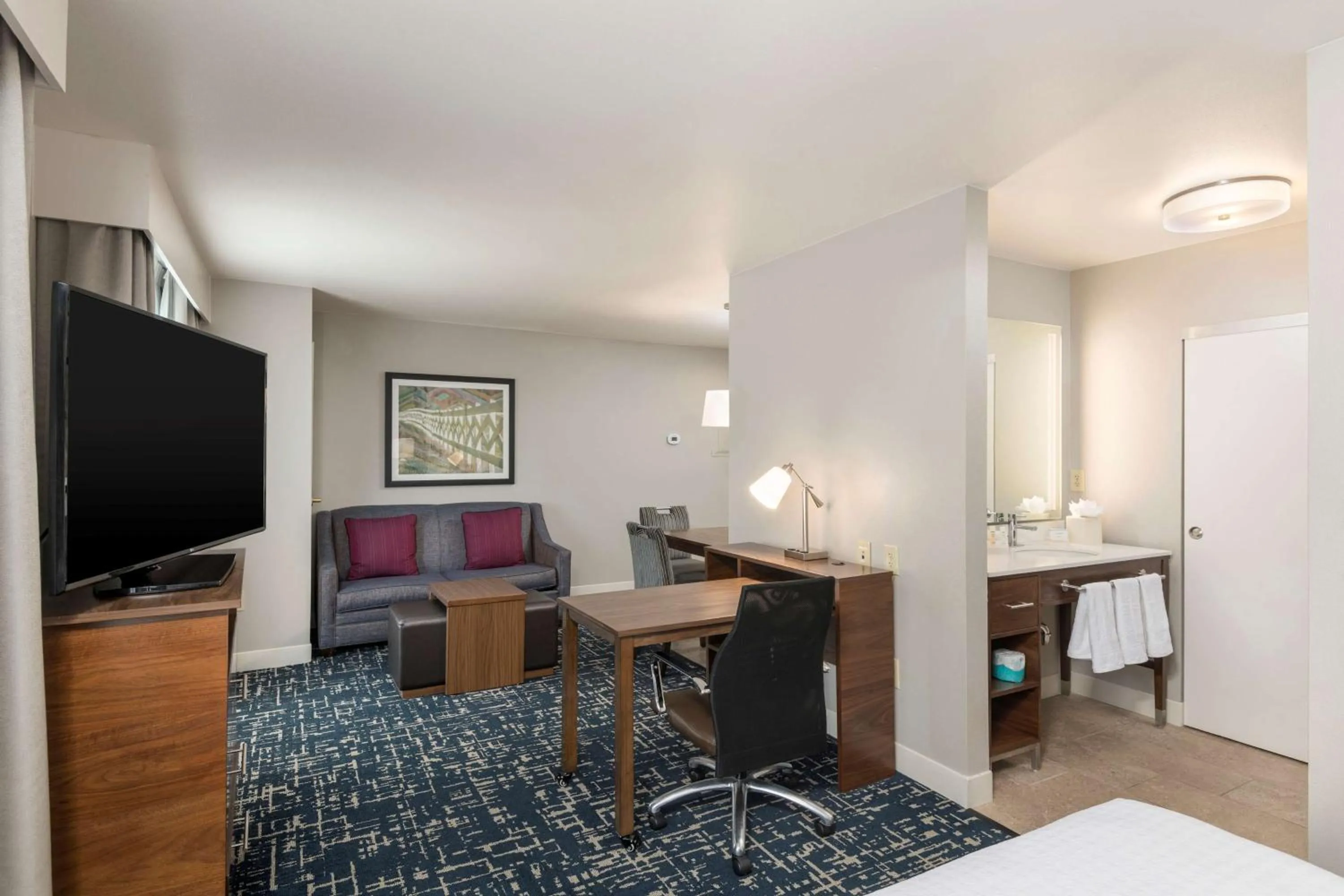Bedroom, Bed in Homewood Suites by Hilton Mount Laurel