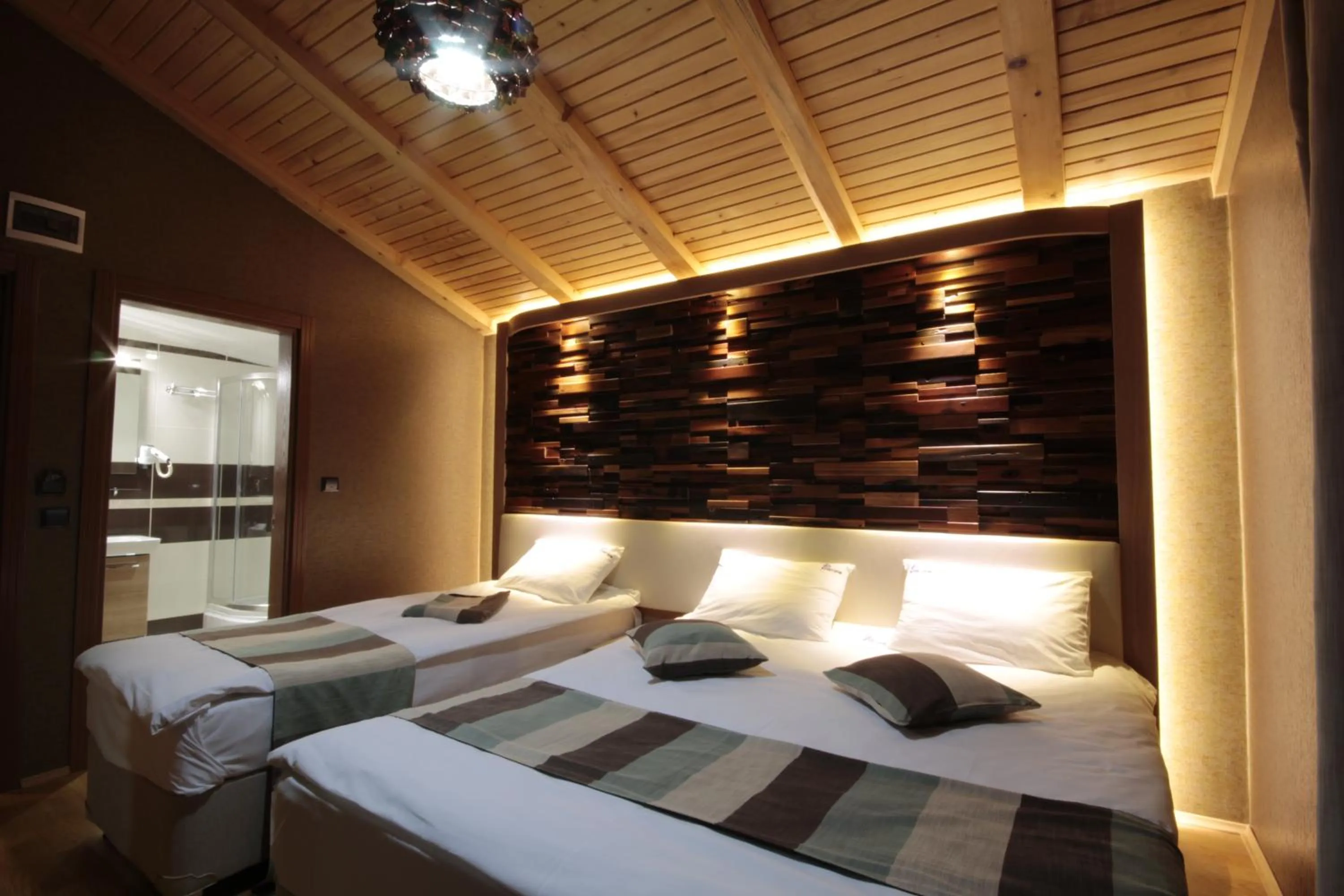 Toilet, Bed in Ayderoom Hotel