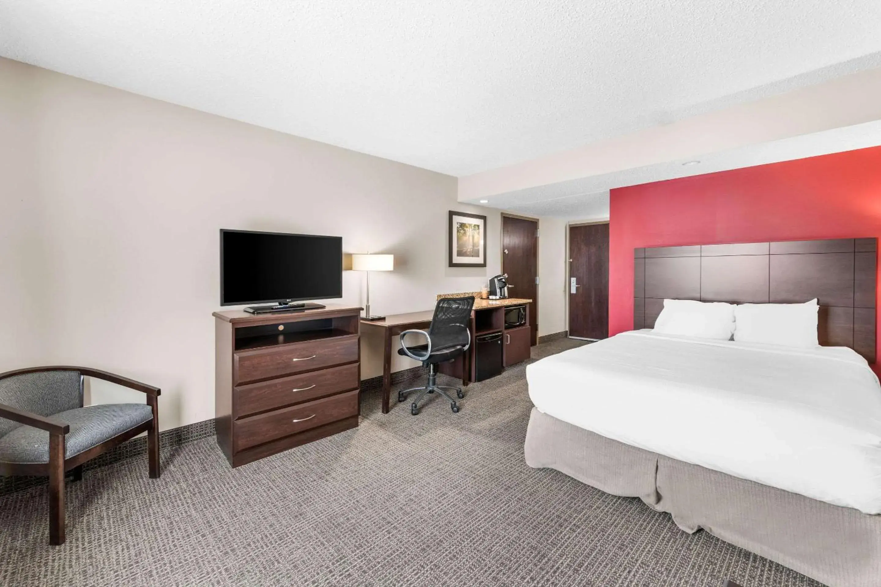 Bedroom, Bed in Ramada by Wyndham Columbus Hotel & Conference Center Bedroom, Bed in Ramada by Wyndham Columbus Hotel & Conference Center