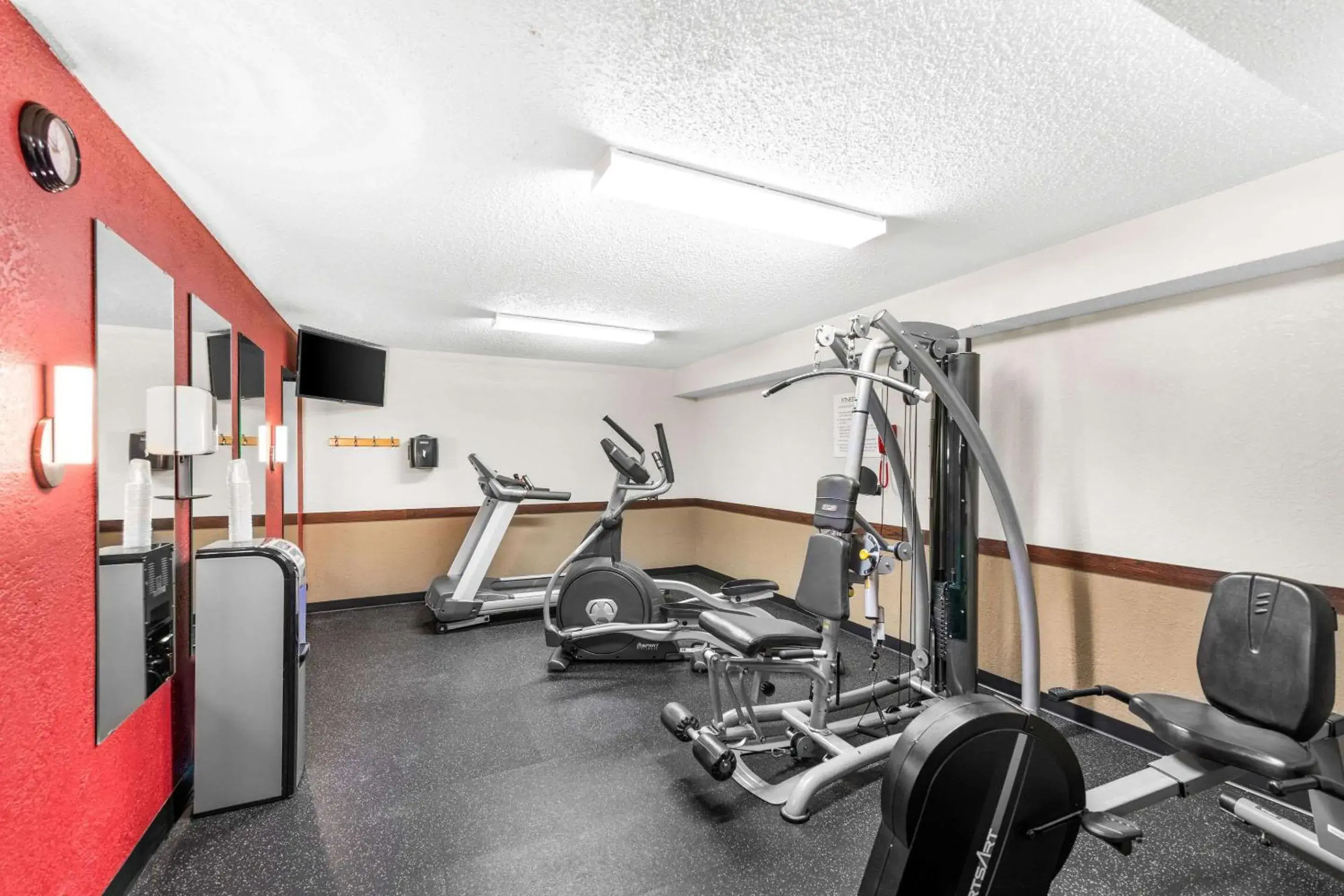 Fitness centre/facilities in Ramada by Wyndham Columbus Hotel & Conference Center Fitness centre/facilities in Ramada by Wyndham Columbus Hotel & Conference Center