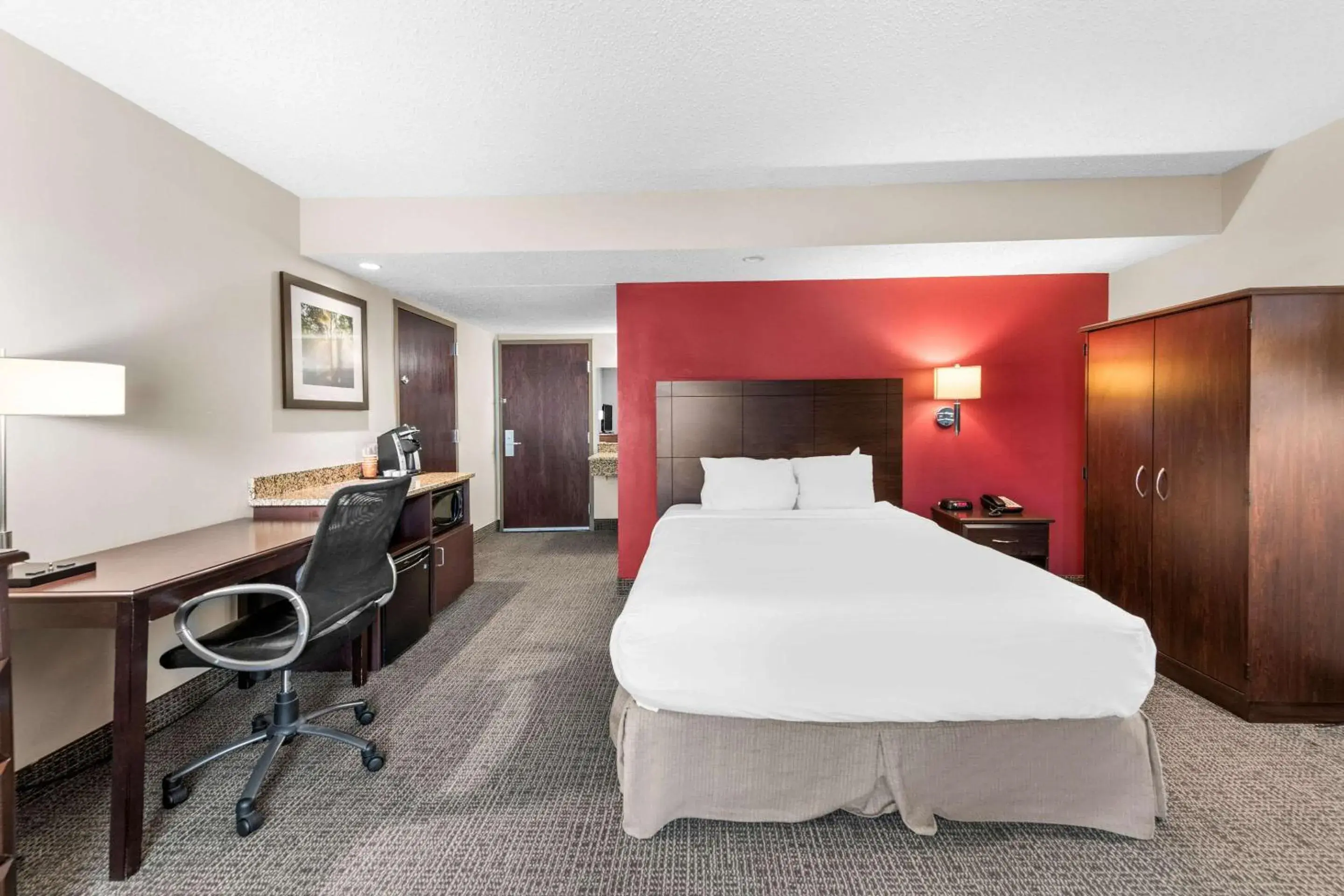 Bedroom, Bed in Ramada by Wyndham Columbus Hotel & Conference Center Bedroom, Bed in Ramada by Wyndham Columbus Hotel & Conference Center