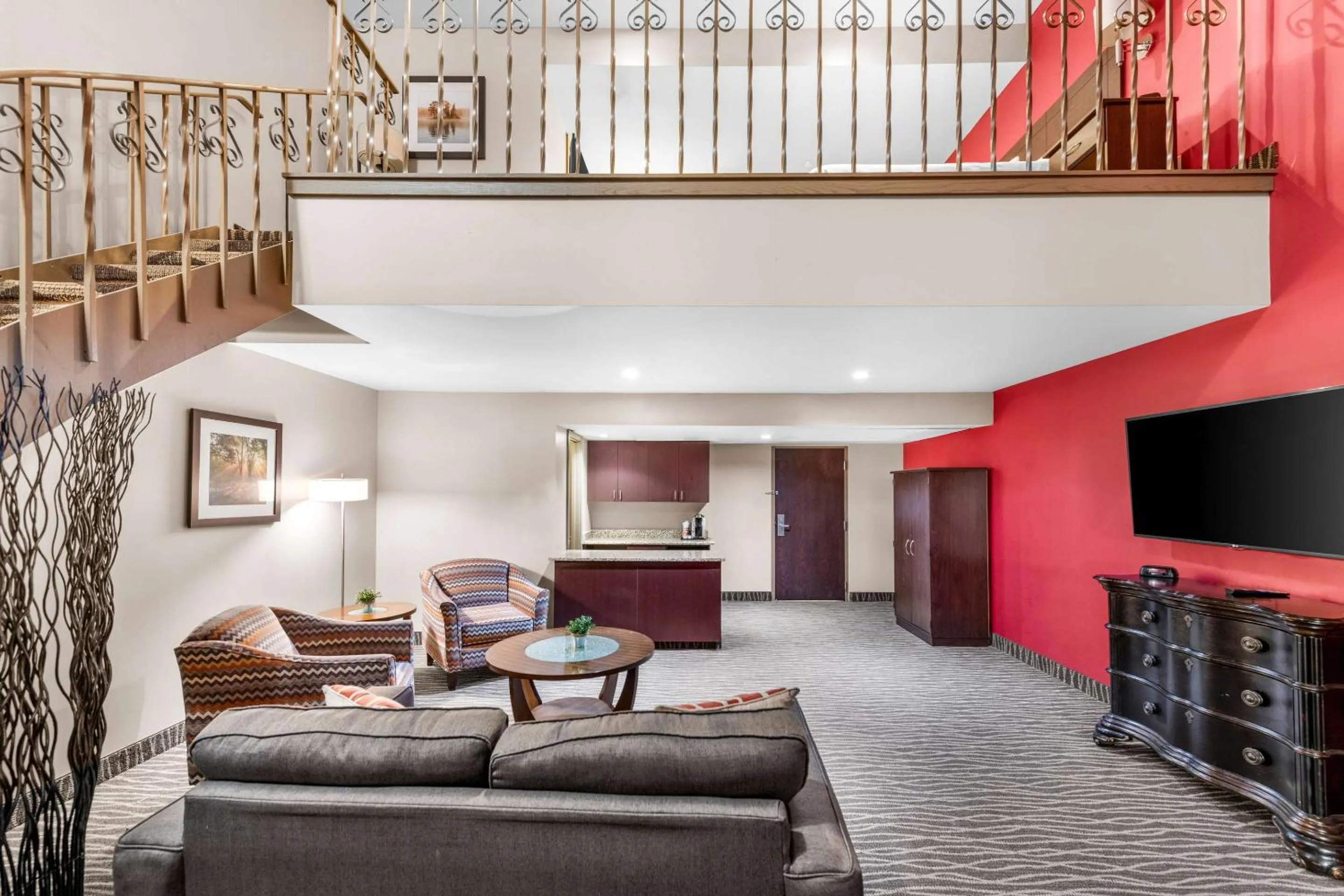 Bedroom in Ramada by Wyndham Columbus Hotel & Conference Center