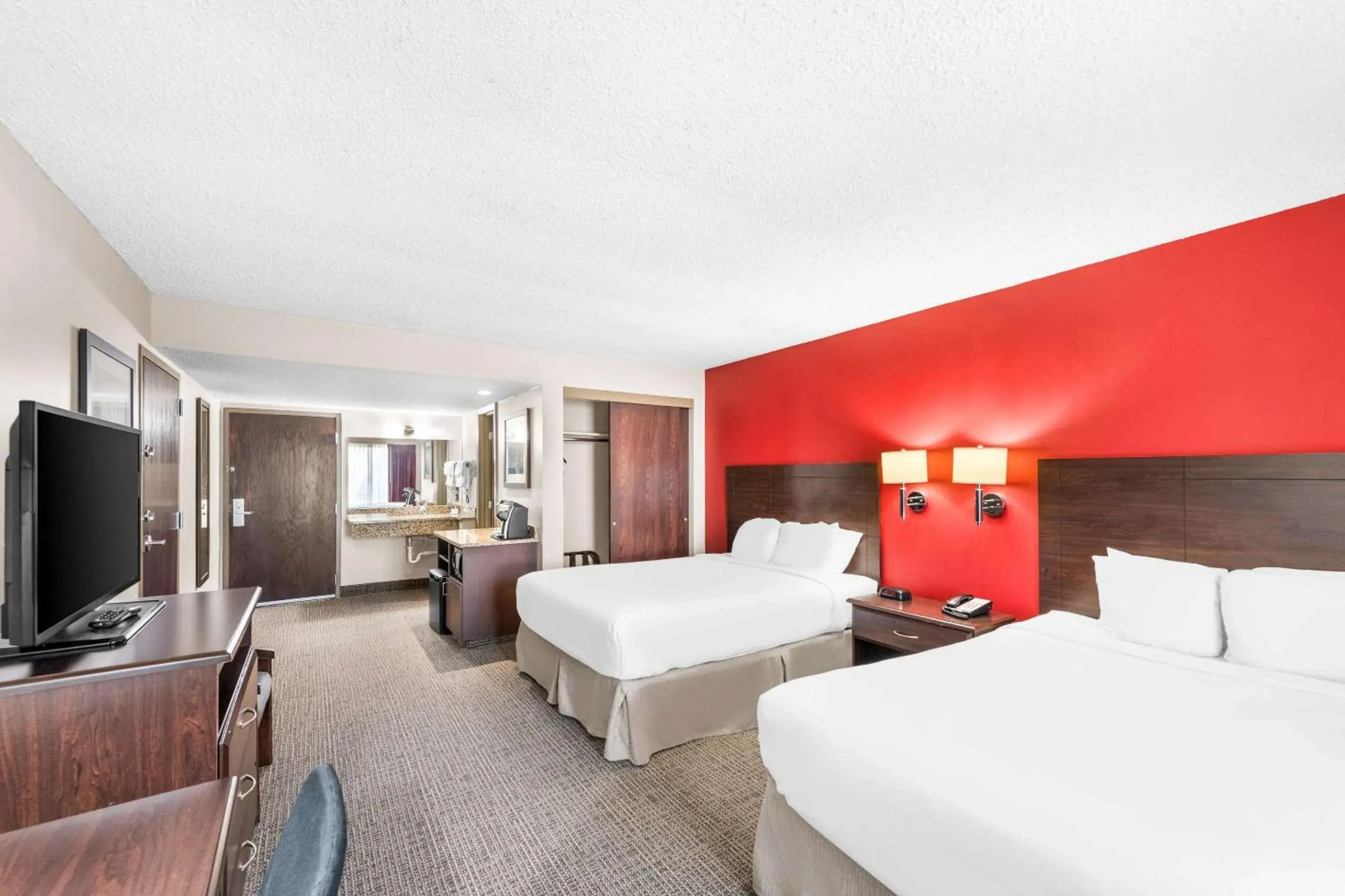 Bedroom, Bed in Ramada by Wyndham Columbus Hotel & Conference Center Bedroom, Bed in Ramada by Wyndham Columbus Hotel & Conference Center