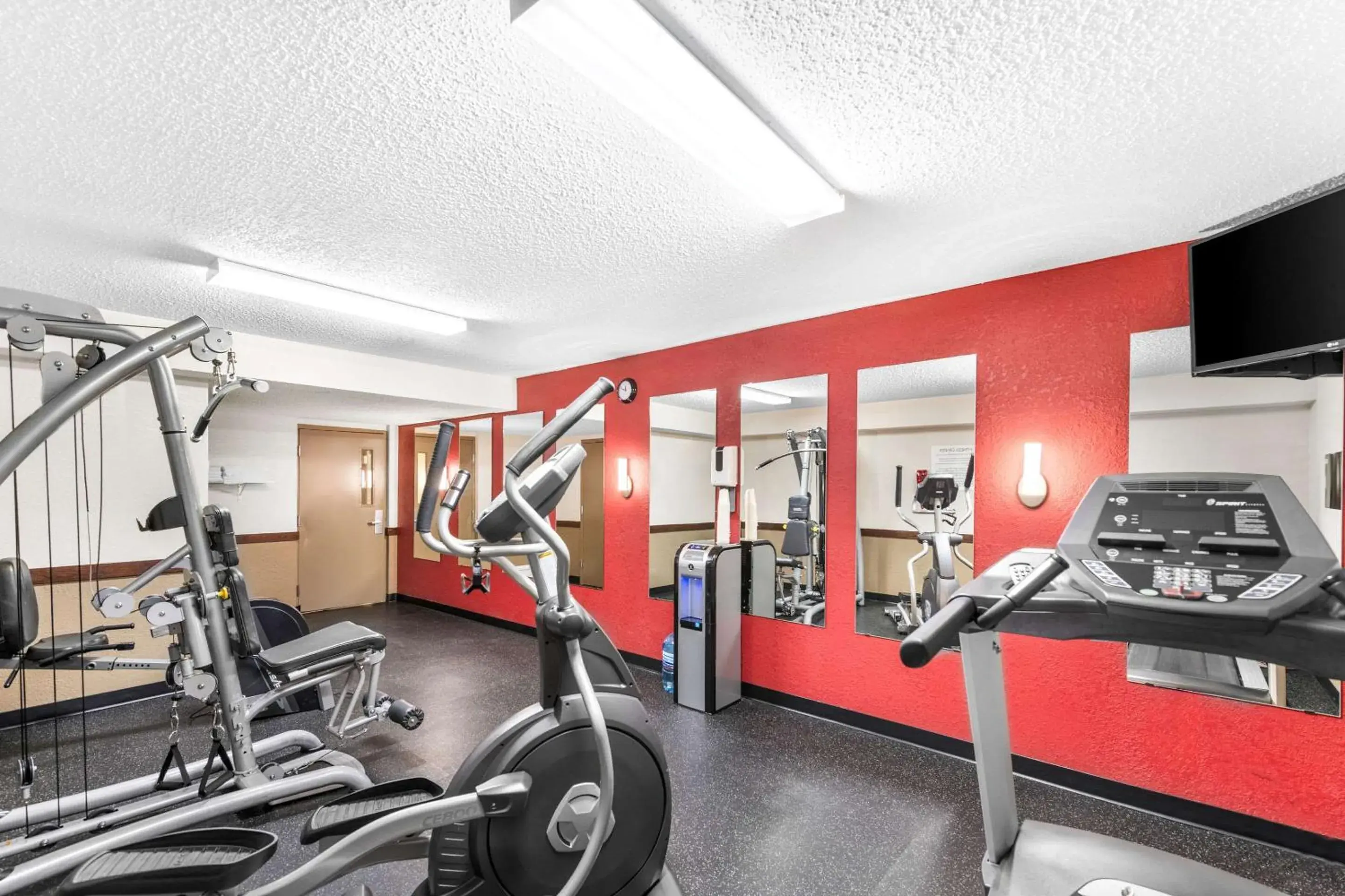 Fitness centre/facilities in Ramada by Wyndham Columbus Hotel & Conference Center Fitness centre/facilities in Ramada by Wyndham Columbus Hotel & Conference Center