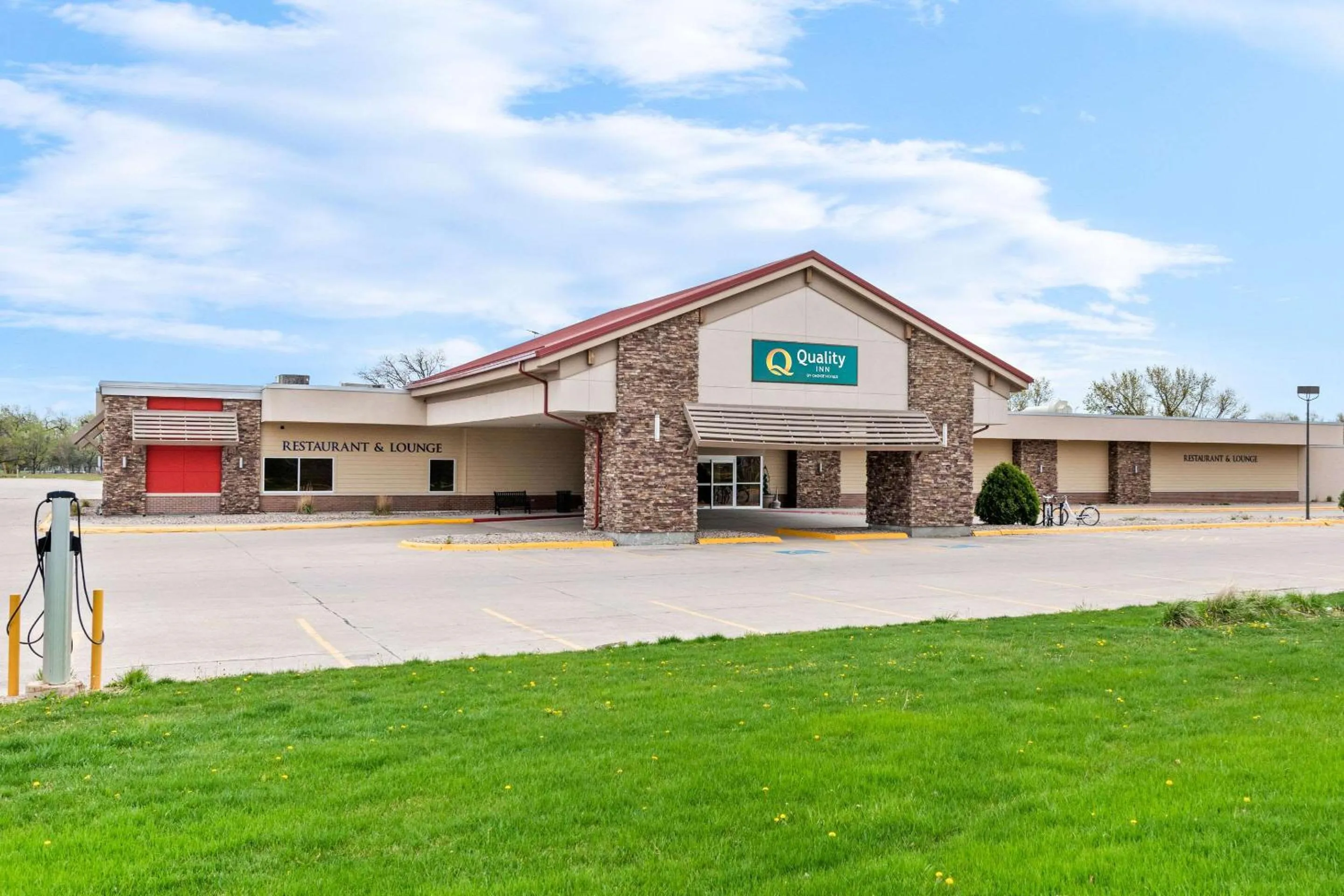 Property building in Ramada by Wyndham Columbus Hotel & Conference Center