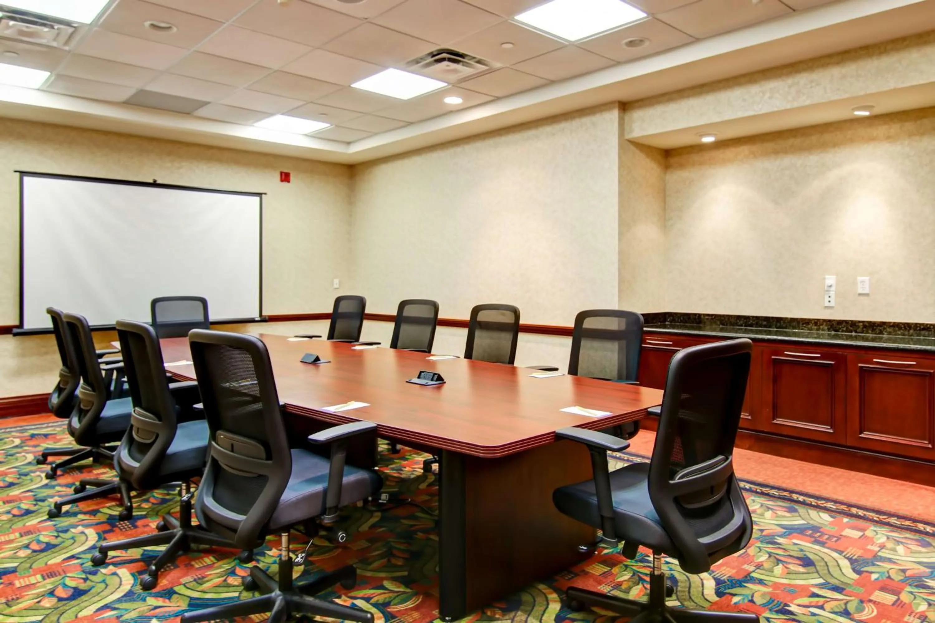 Meeting/conference room in Hilton Garden Inn Toronto/Burlington