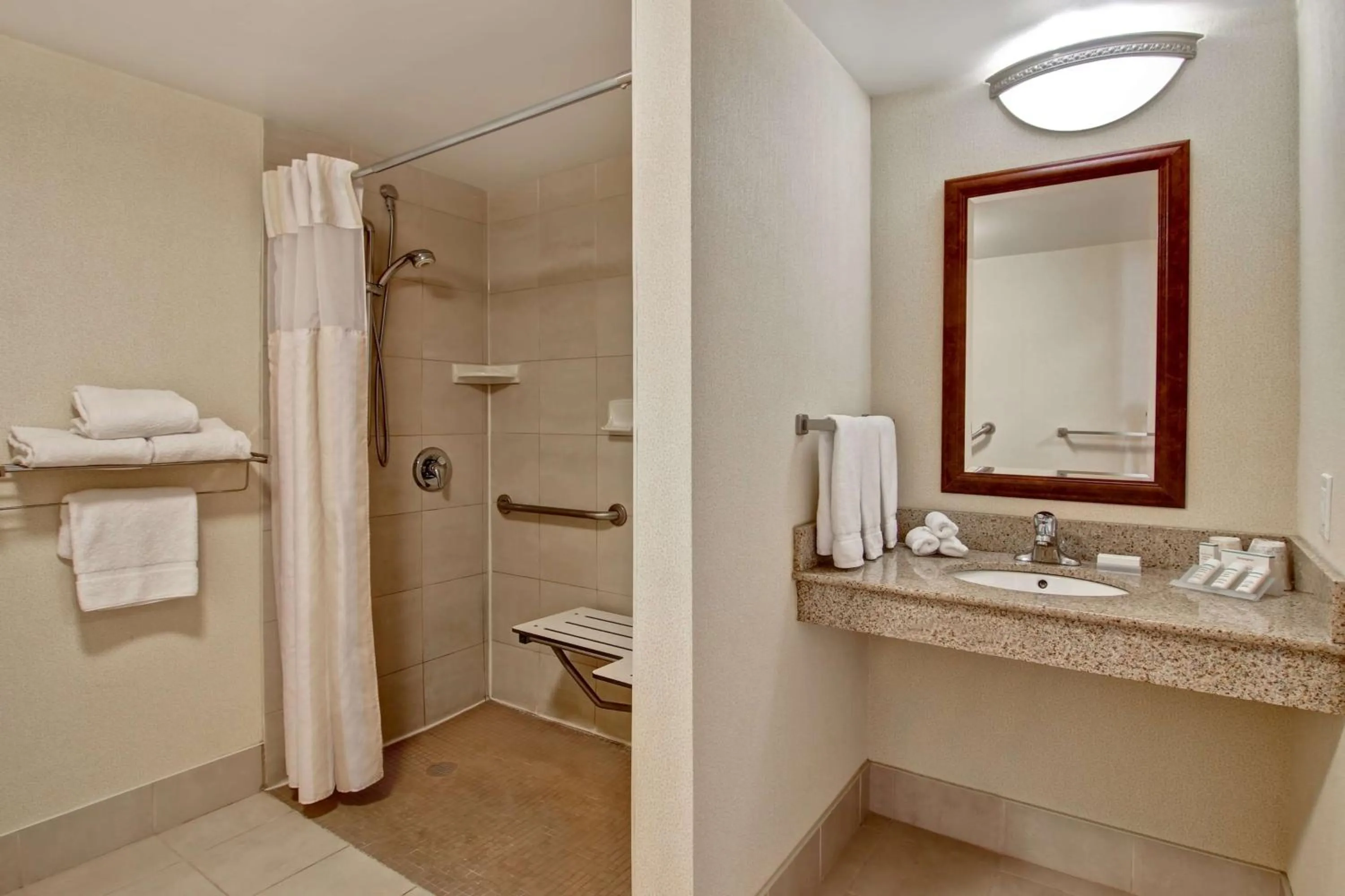 Bathroom in Hilton Garden Inn Toronto/Burlington