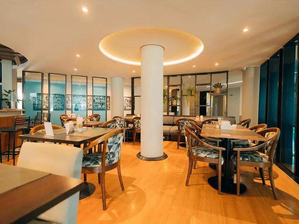 Lounge or bar in Hotel Serrano Lounge or bar in Hotel Serrano