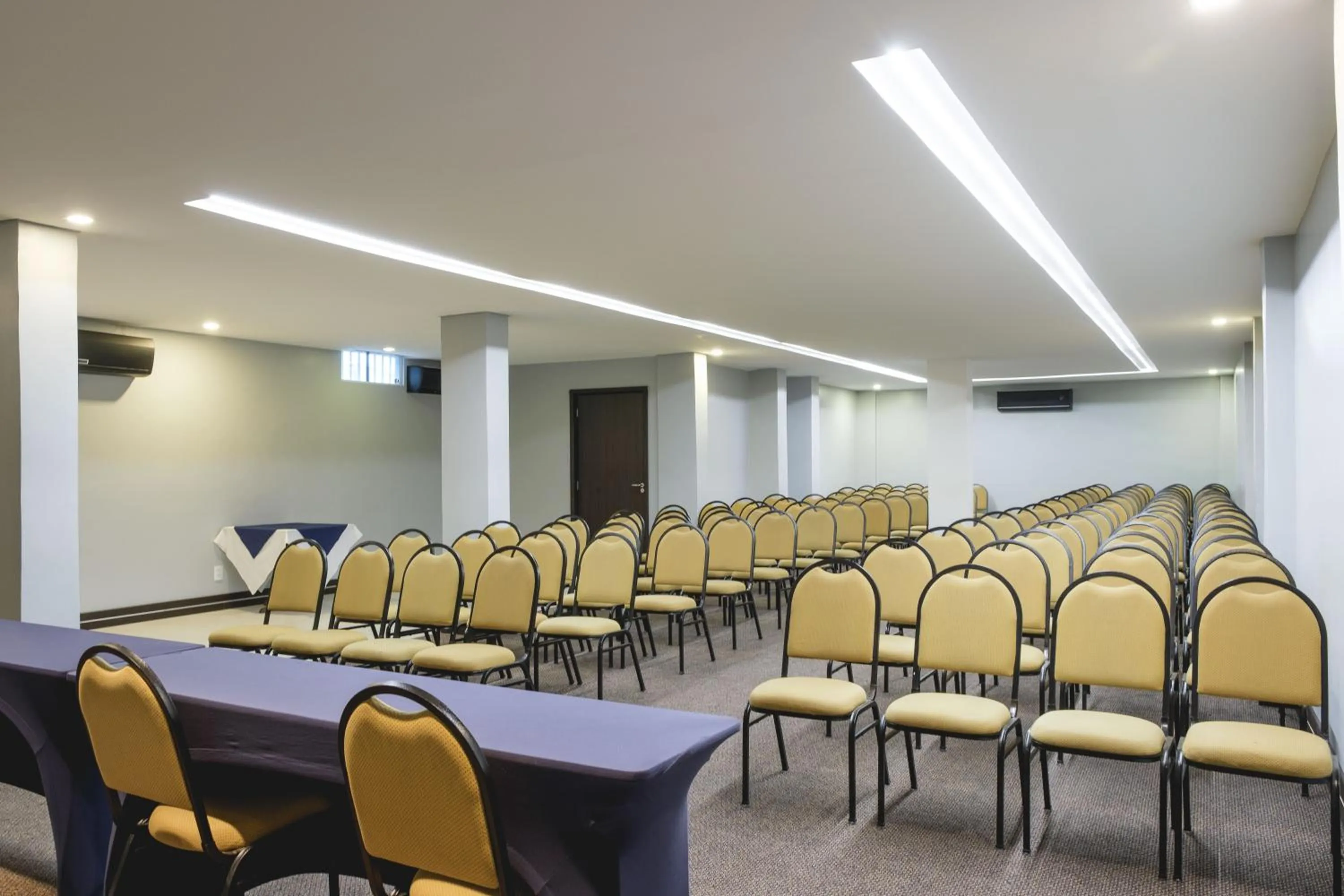 Meeting/conference room in Hotel Serrano