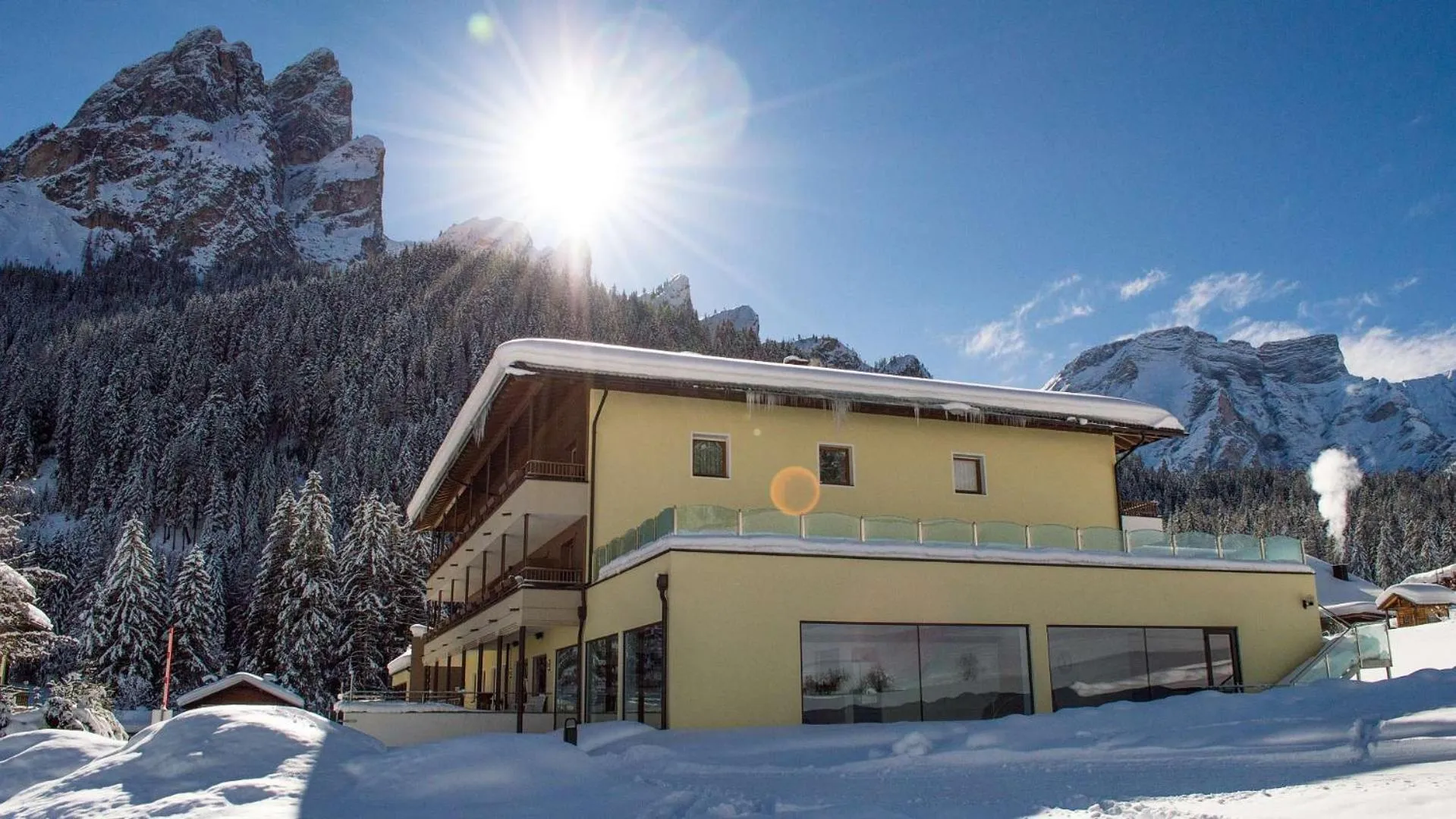 Facade/entrance in Hotel Trenker