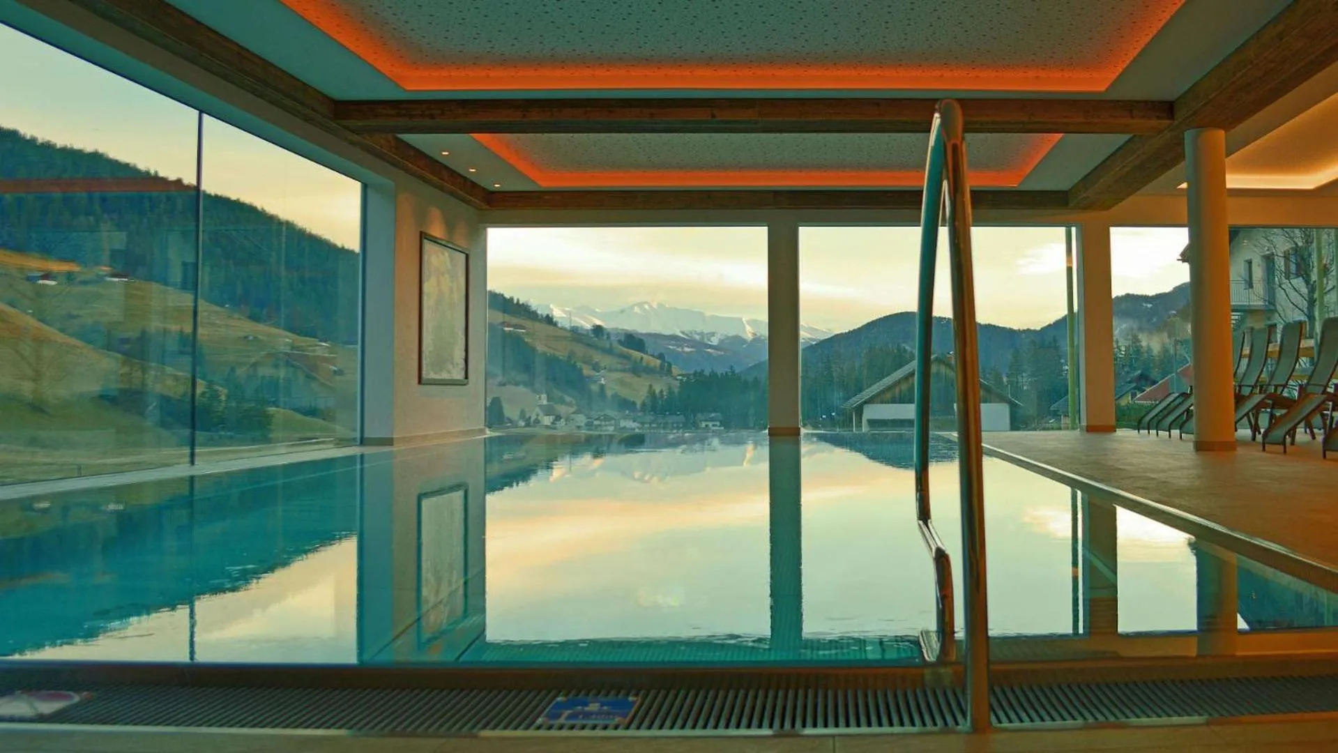 Swimming pool in Hotel Trenker