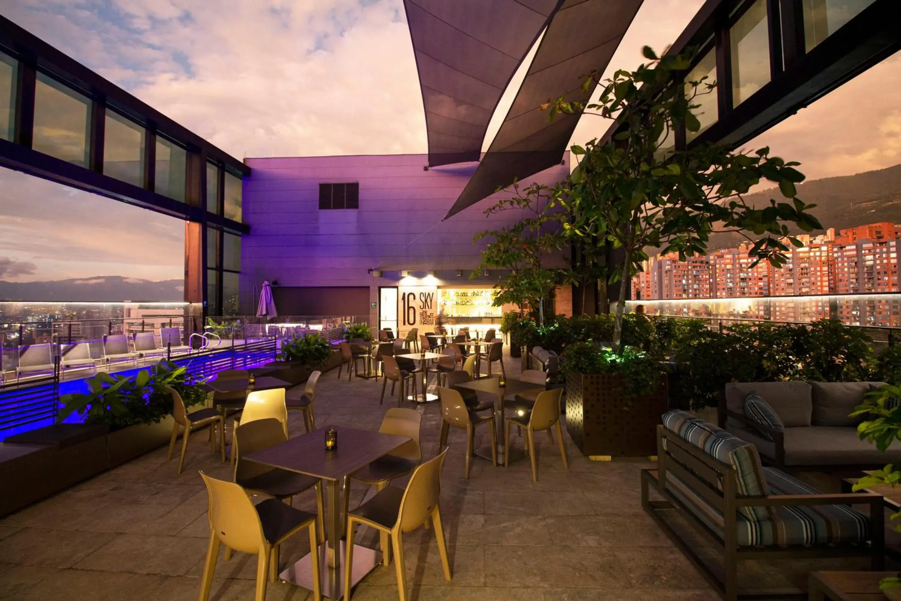 Lounge or bar in Hotel Estelar Square Lounge or bar in Hotel Estelar Square