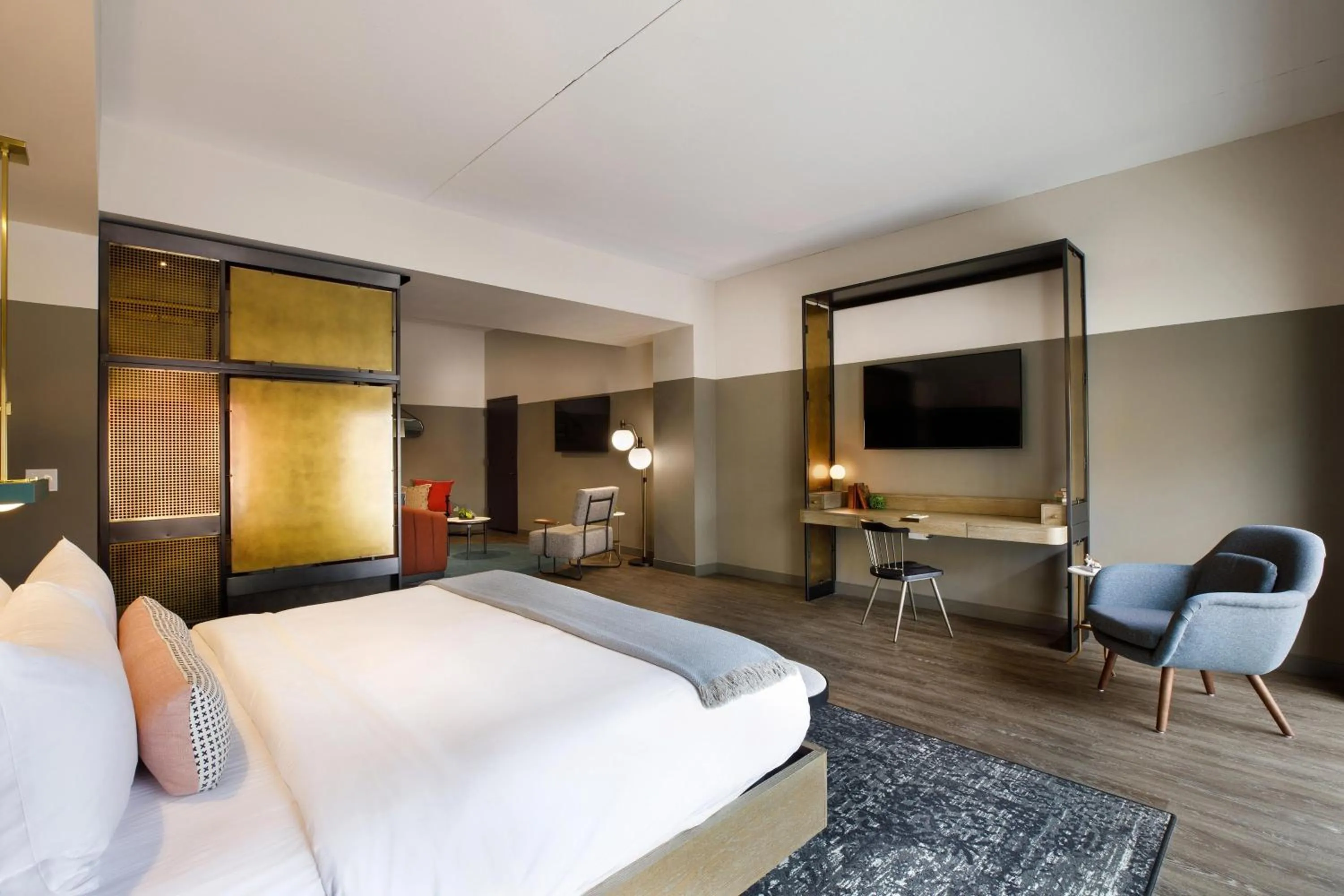 Photo of the whole room, Bed in Cyrus Hotel, Topeka, a Tribute Portfolio Hotel