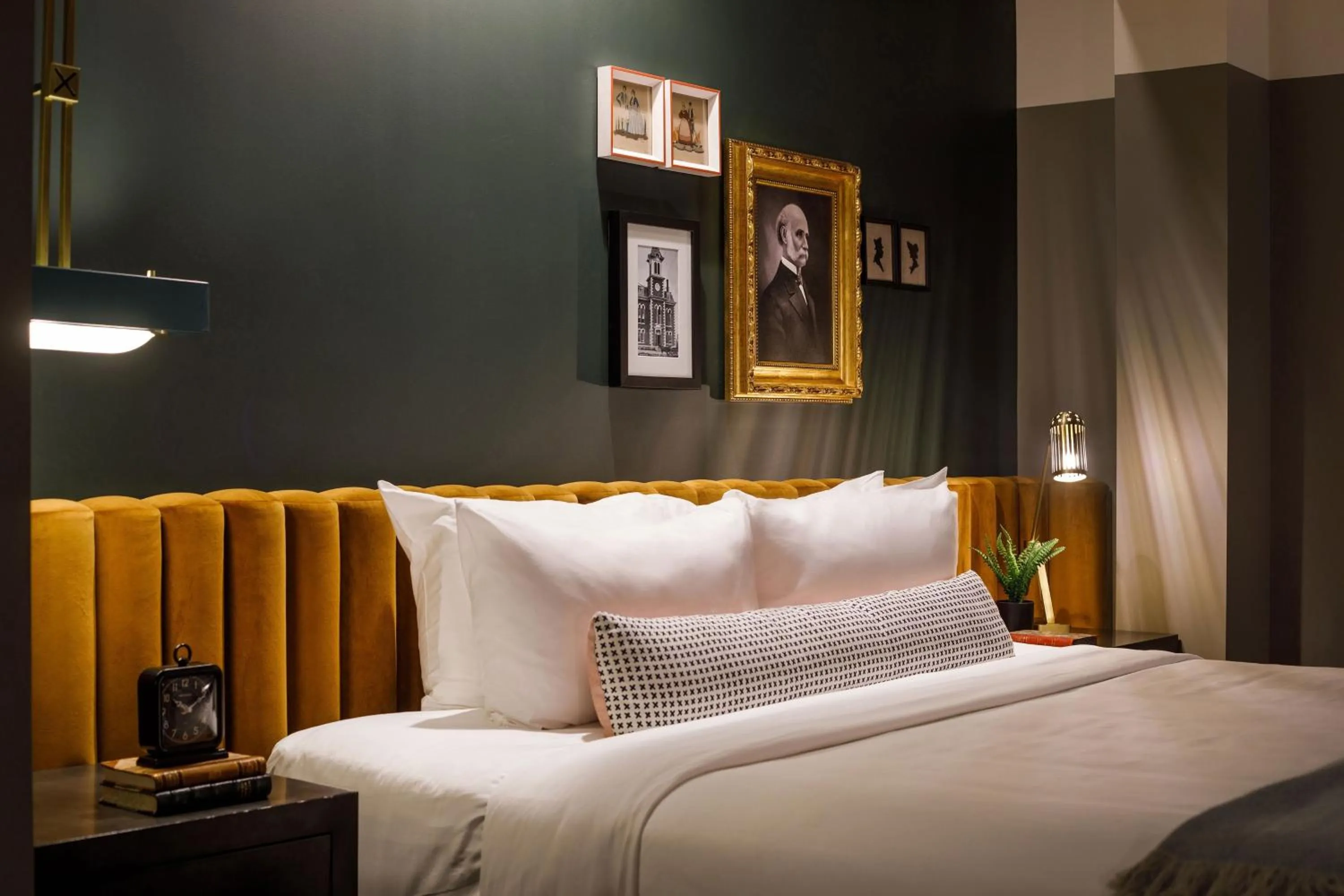 Photo of the whole room, Bed in Cyrus Hotel, Topeka, a Tribute Portfolio Hotel