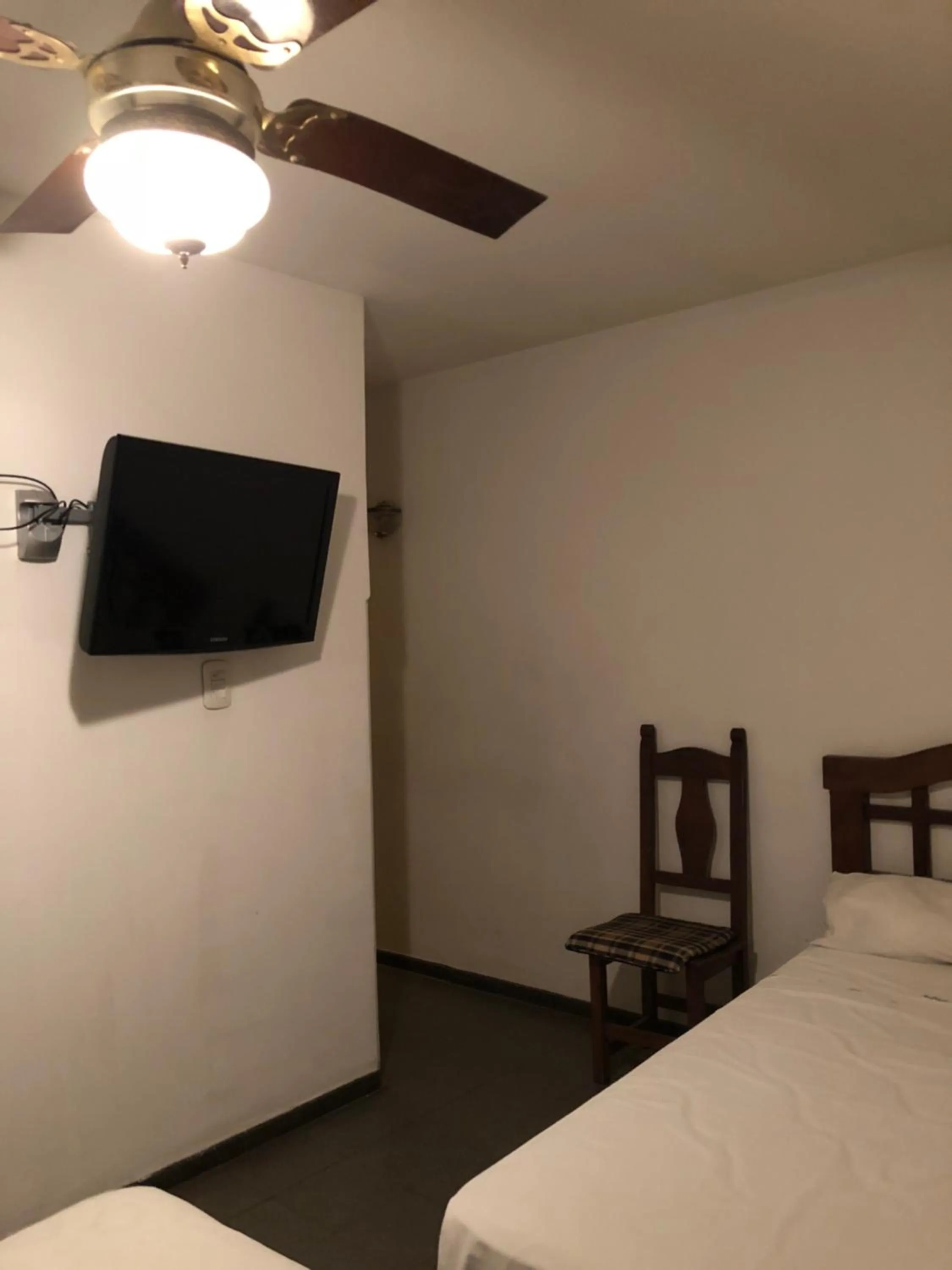 Bed, TV/Entertainment Center in Laerte Hotel Mendoza