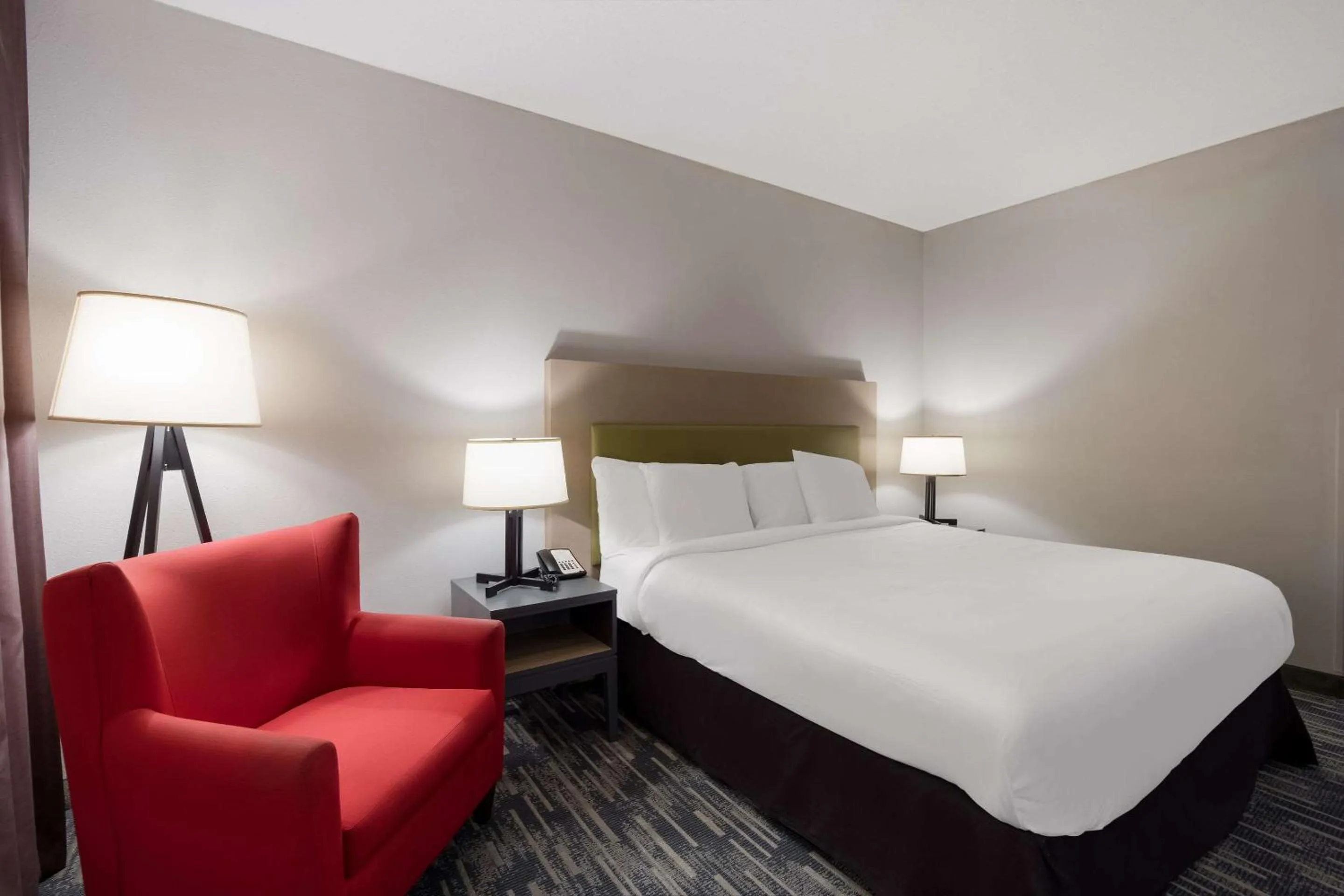Bedroom, Bed in Country Inn & Suites by Radisson, Augusta at I-20, GA