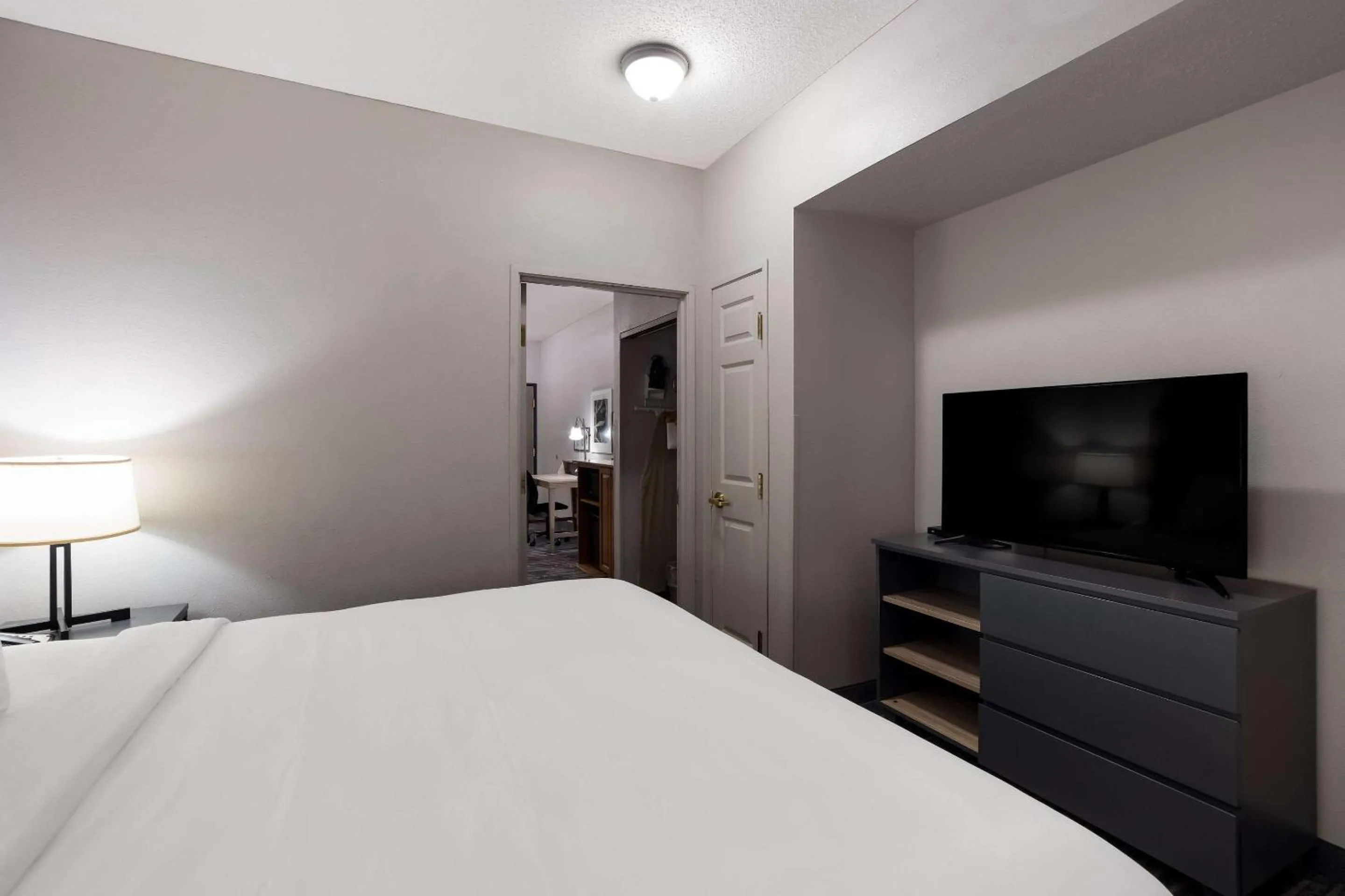 Bedroom, Bed in Country Inn & Suites by Radisson, Augusta at I-20, GA