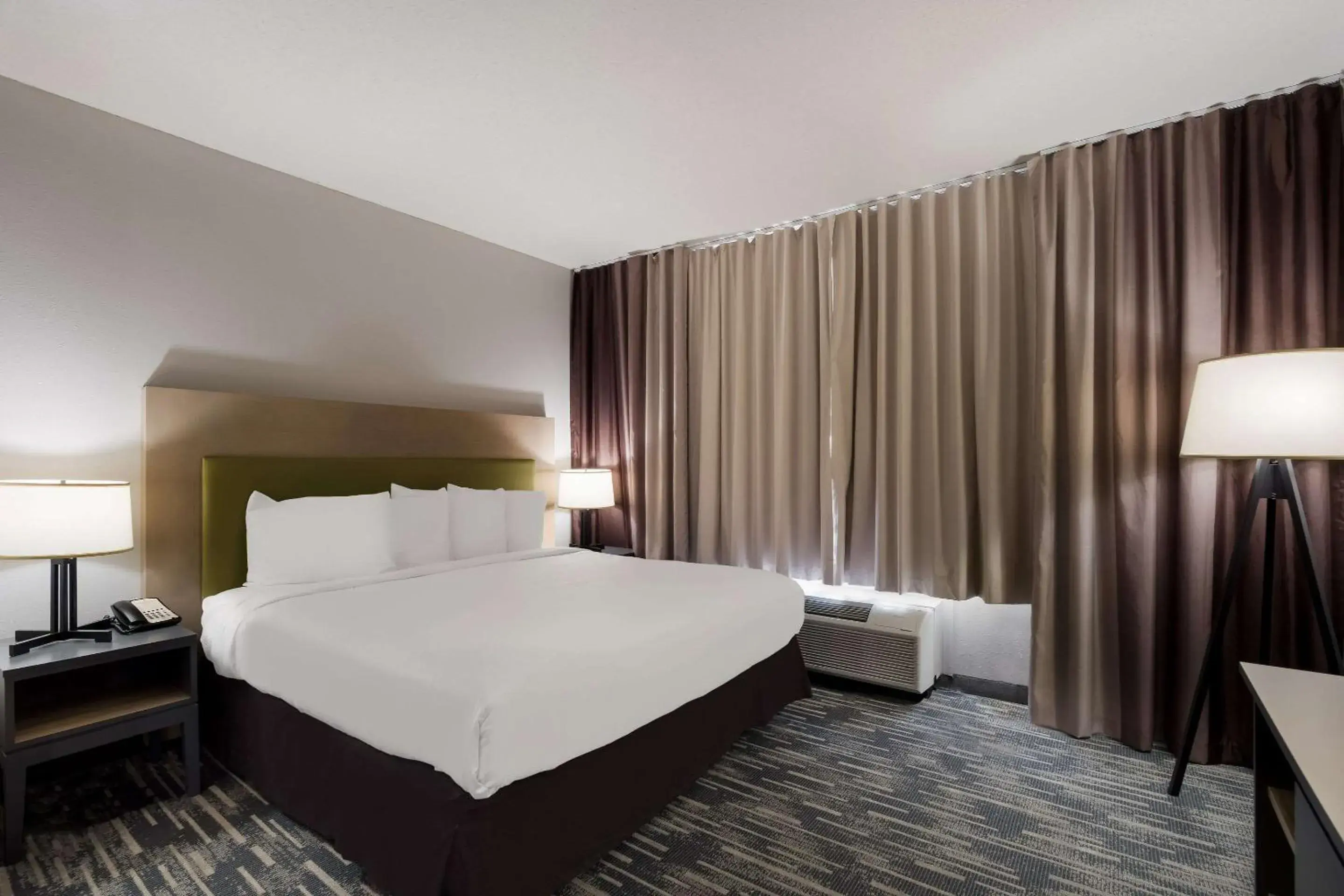 Bedroom, Bed in Country Inn & Suites by Radisson, Augusta at I-20, GA Bedroom, Bed in Country Inn & Suites by Radisson, Augusta at I-20, GA