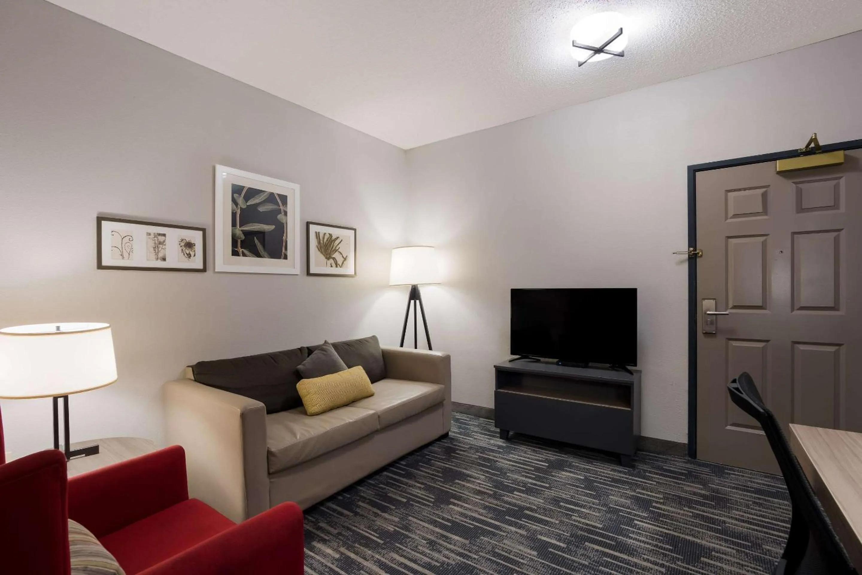 Bedroom in Country Inn & Suites by Radisson, Augusta at I-20, GA