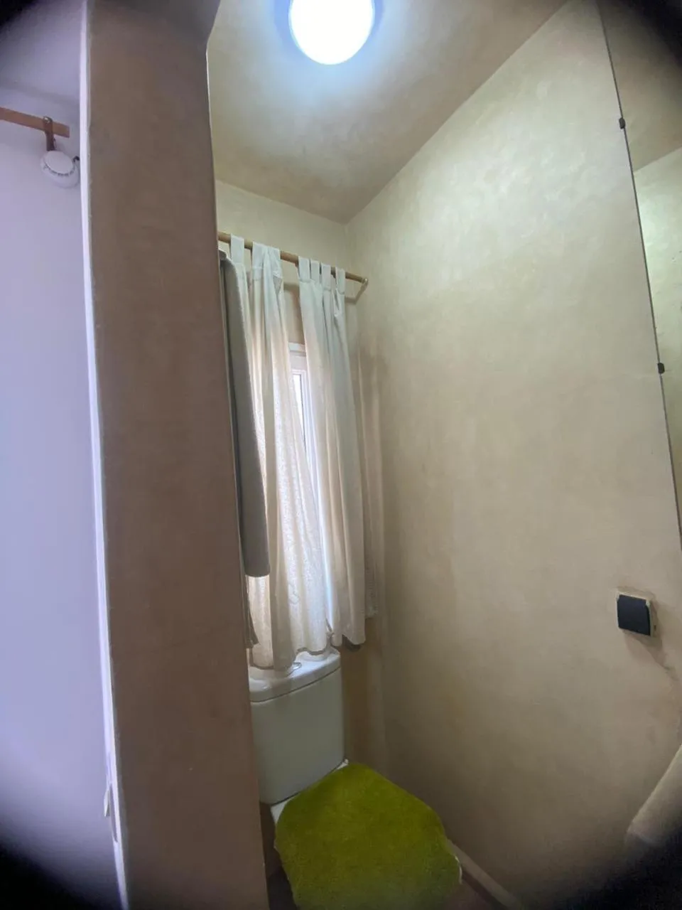 Toilet in Tweets Hotel