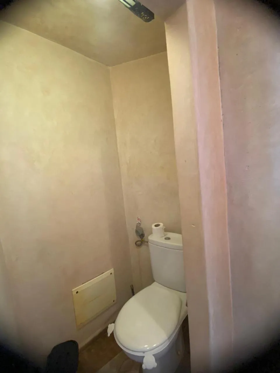 Toilet in Tweets Hotel