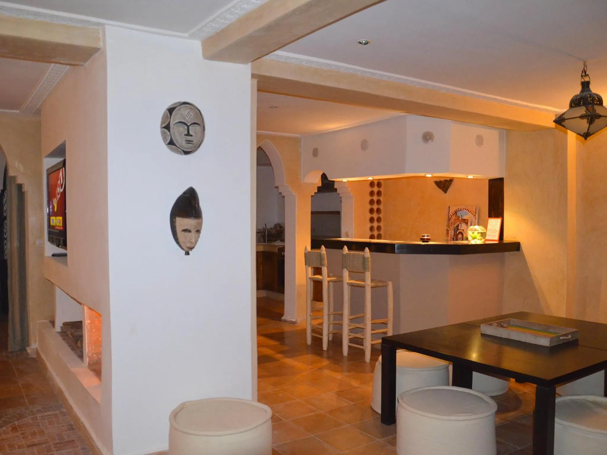 Restaurant/places to eat in Tweets Hotel