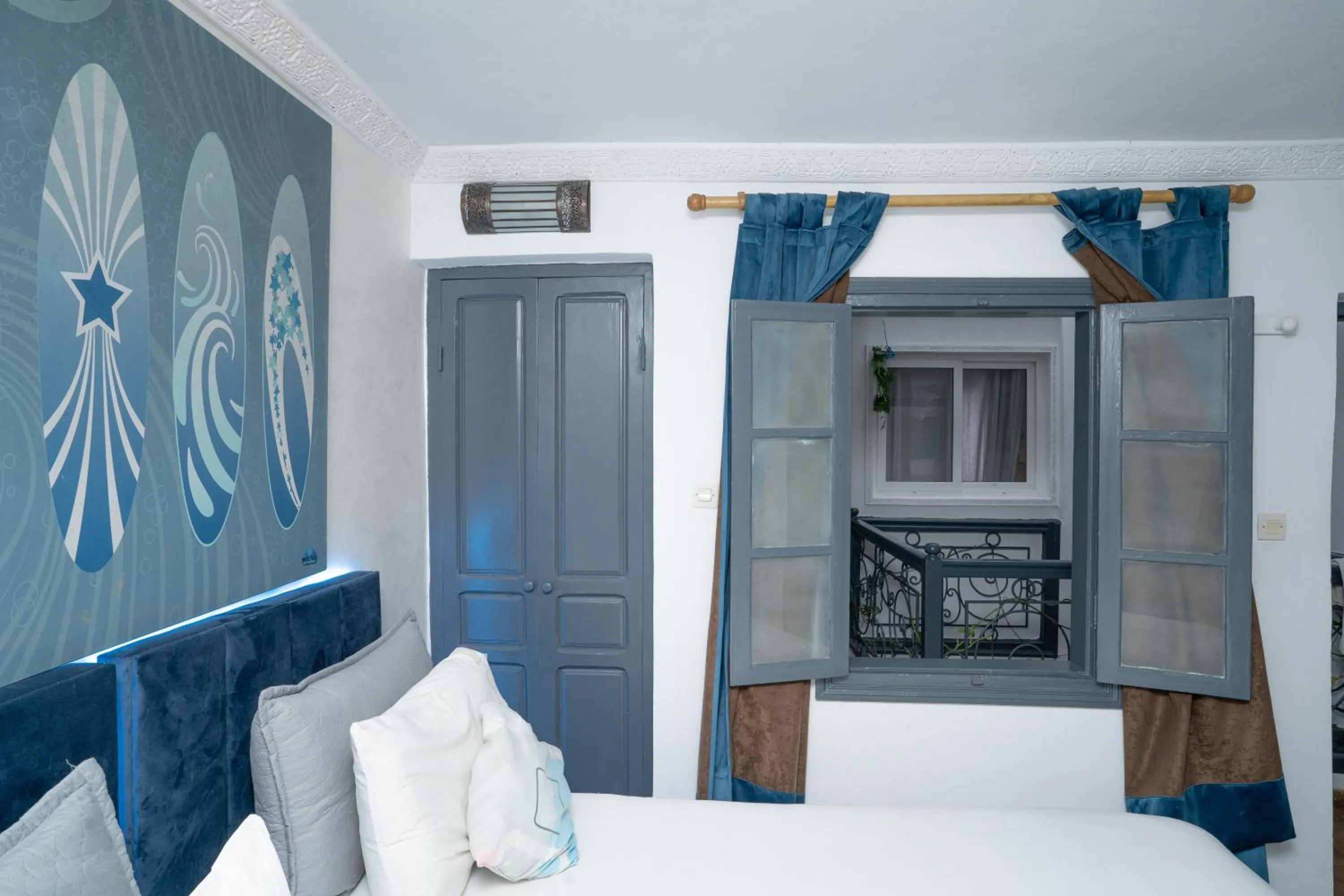 Bed in Tweets Hotel