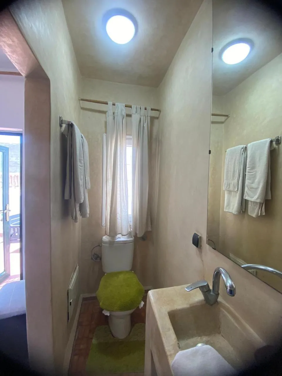 Toilet in Tweets Hotel