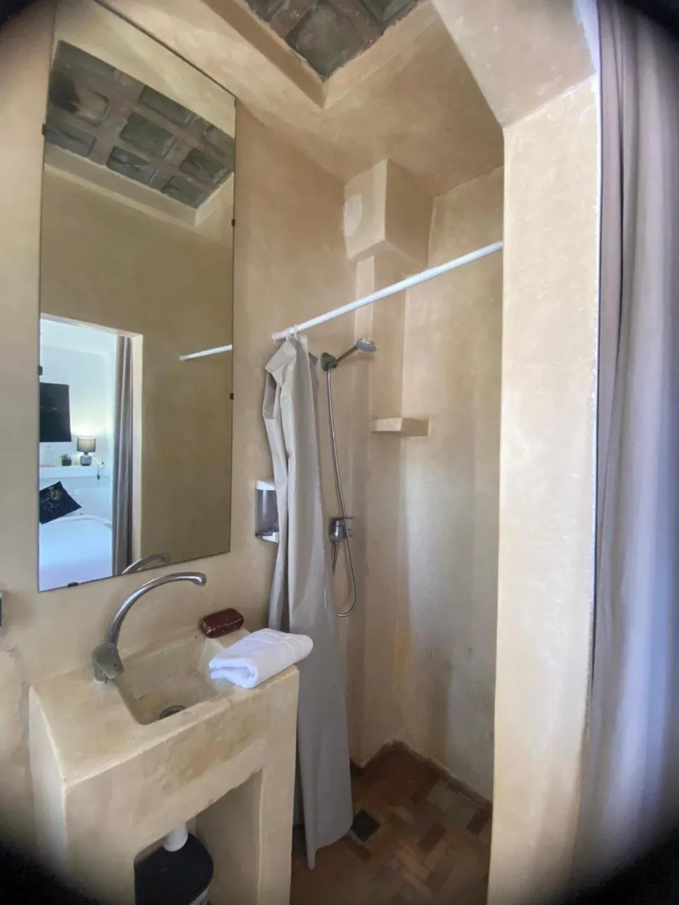 Shower in Tweets Hotel