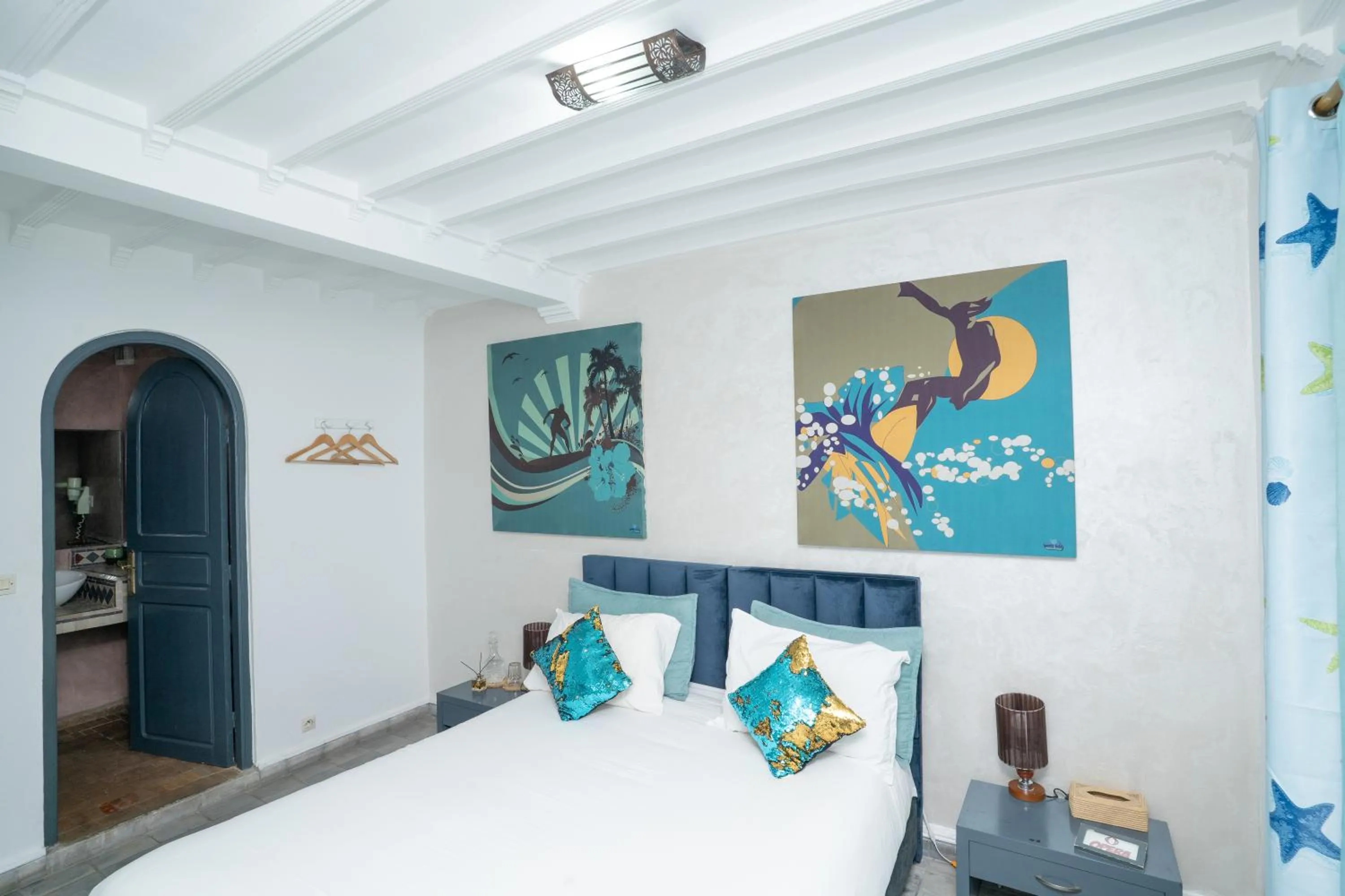 Bed in Tweets Hotel