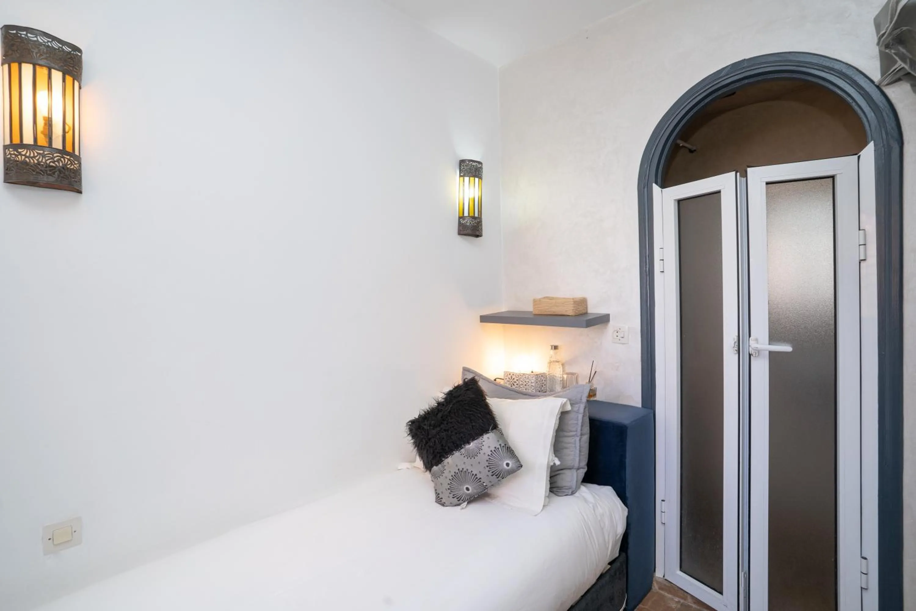 Bed in Tweets Hotel