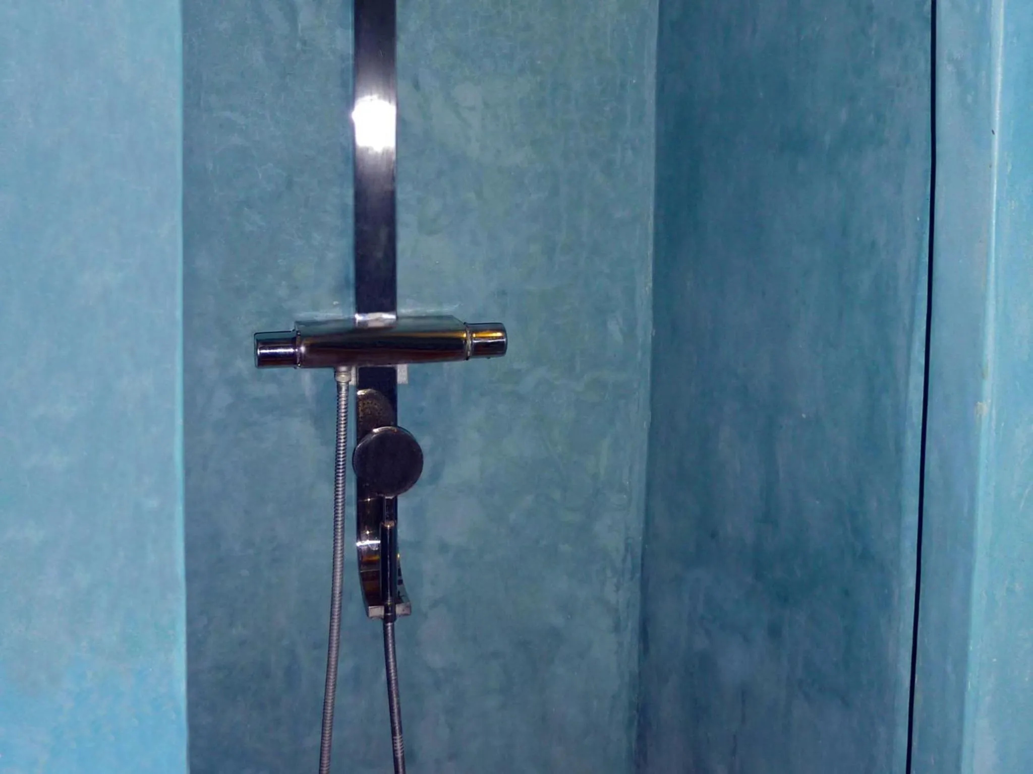 Shower in Tweets Hotel