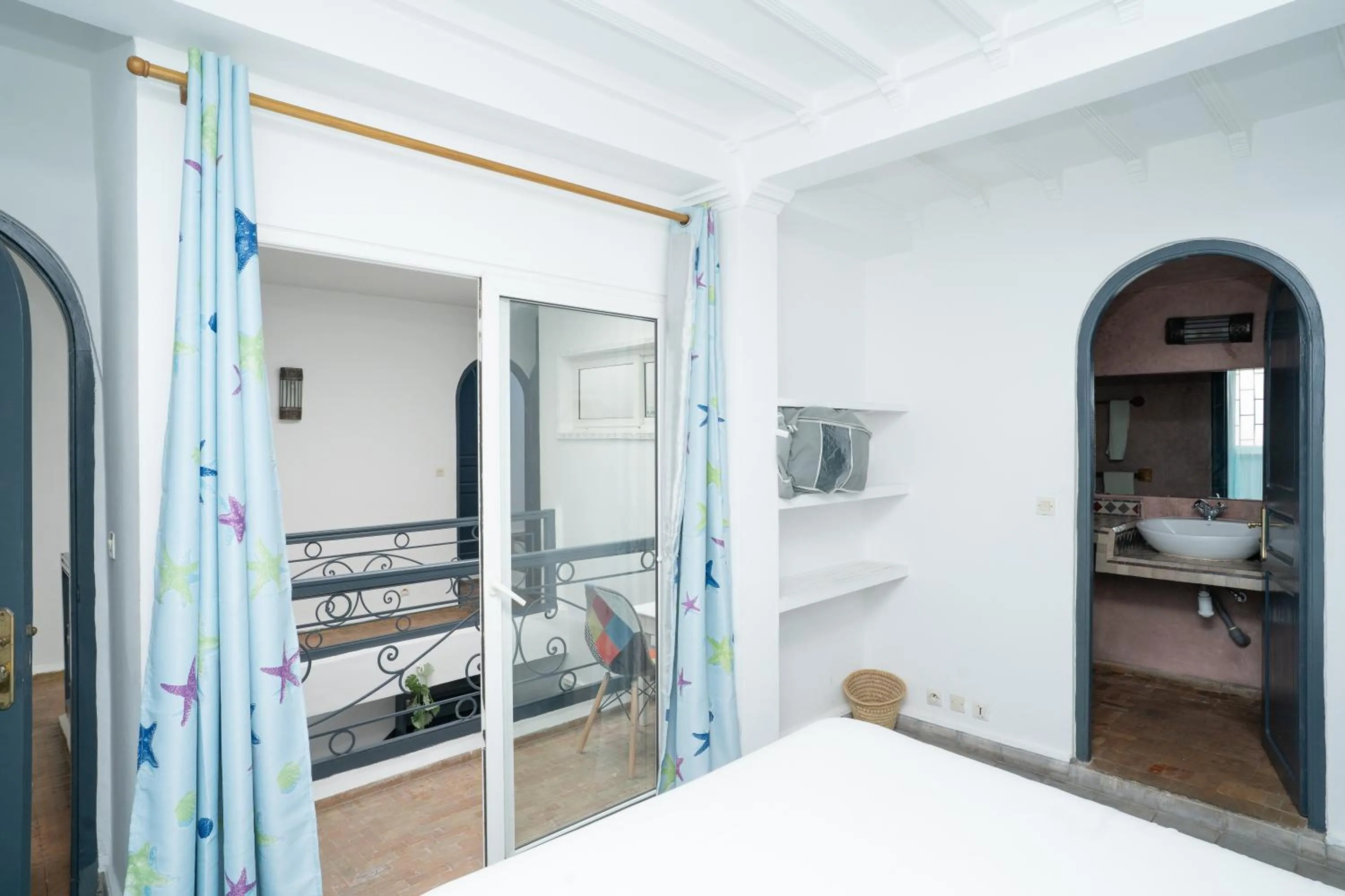 Bed in Tweets Hotel