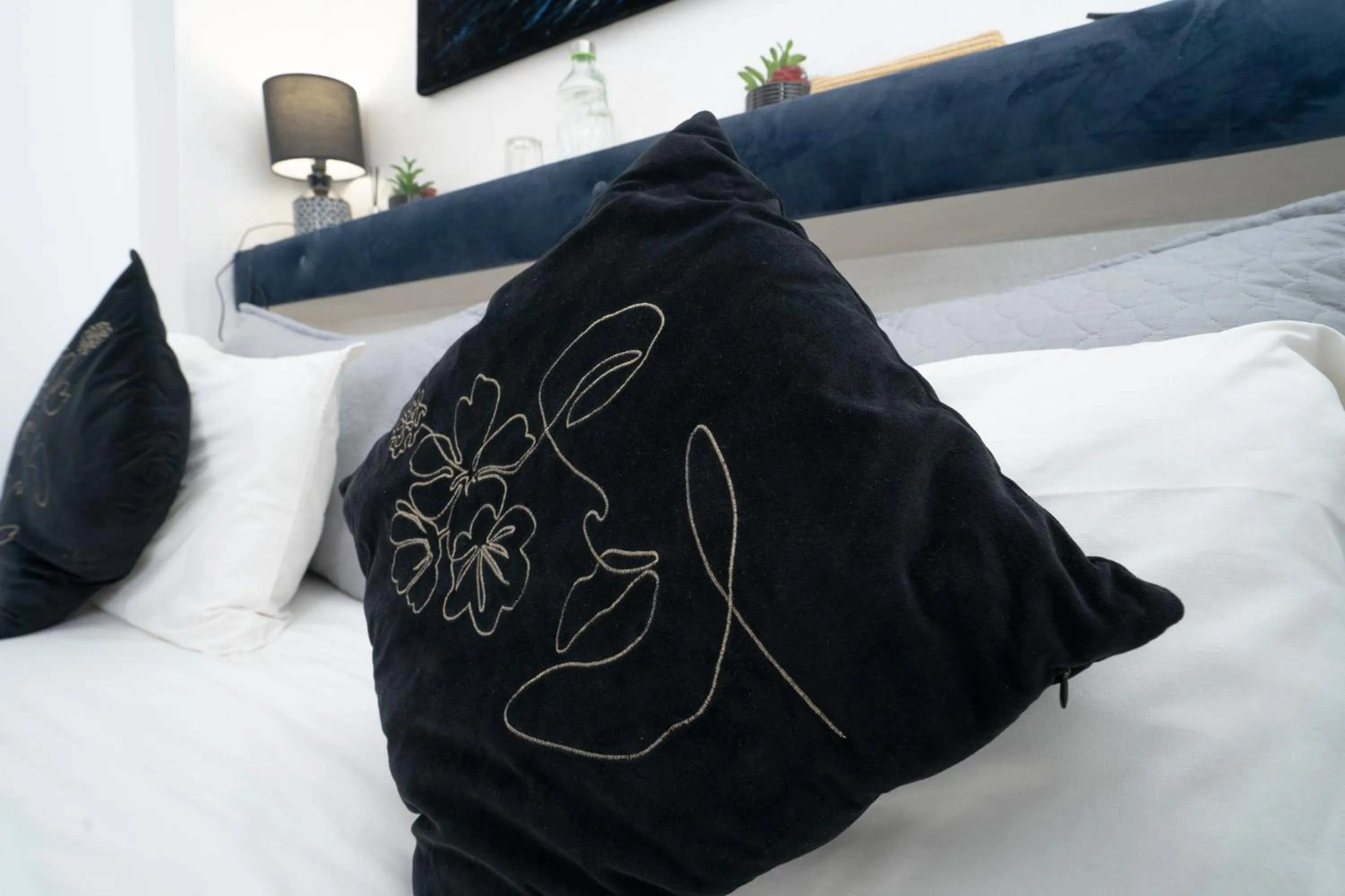 Bed in Tweets Hotel