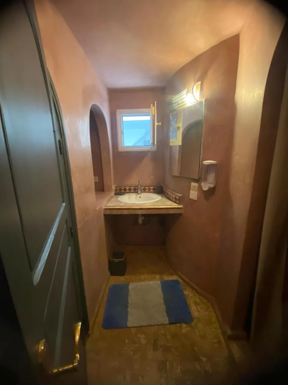 Bathroom in Tweets Hotel