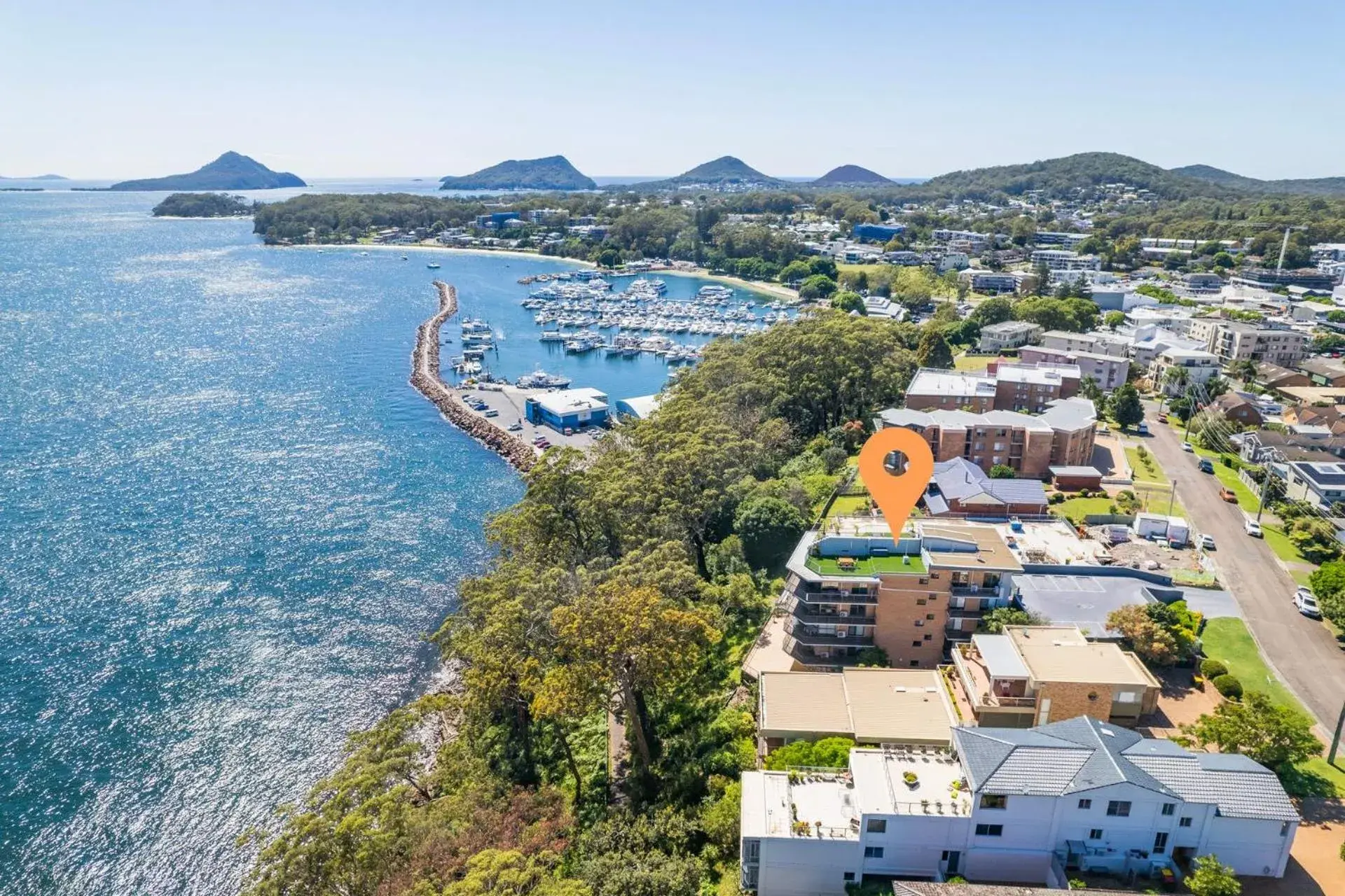 Skyline, 4,12 Thurlow Avenue - Unit with stunning views, air conditioning and Wi-Fi Skyline, 4,12 Thurlow Avenue - Unit with stunning views, air conditioning and Wi-Fi