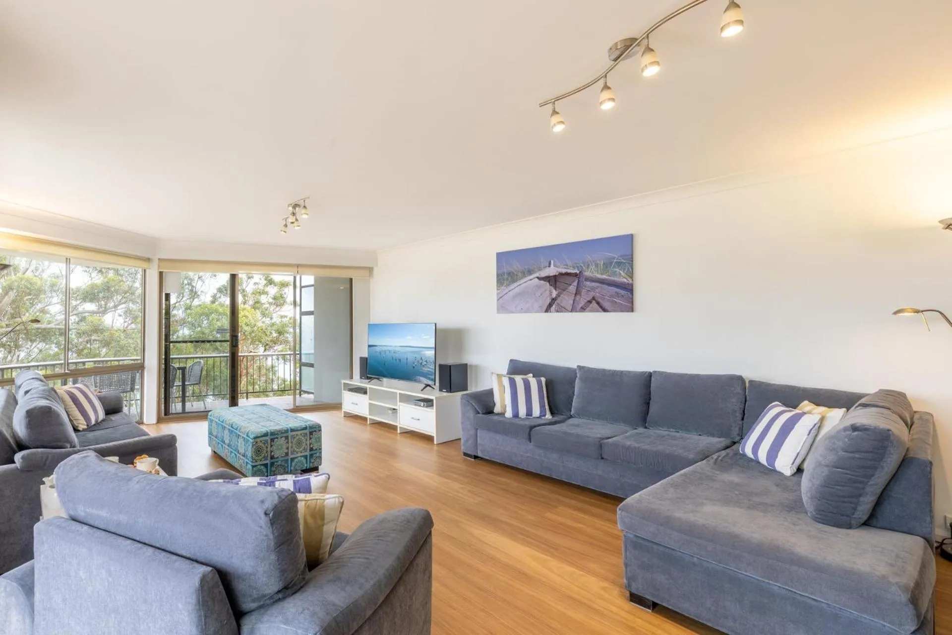Skyline, 4,12 Thurlow Avenue - Unit with stunning views, air conditioning and Wi-Fi