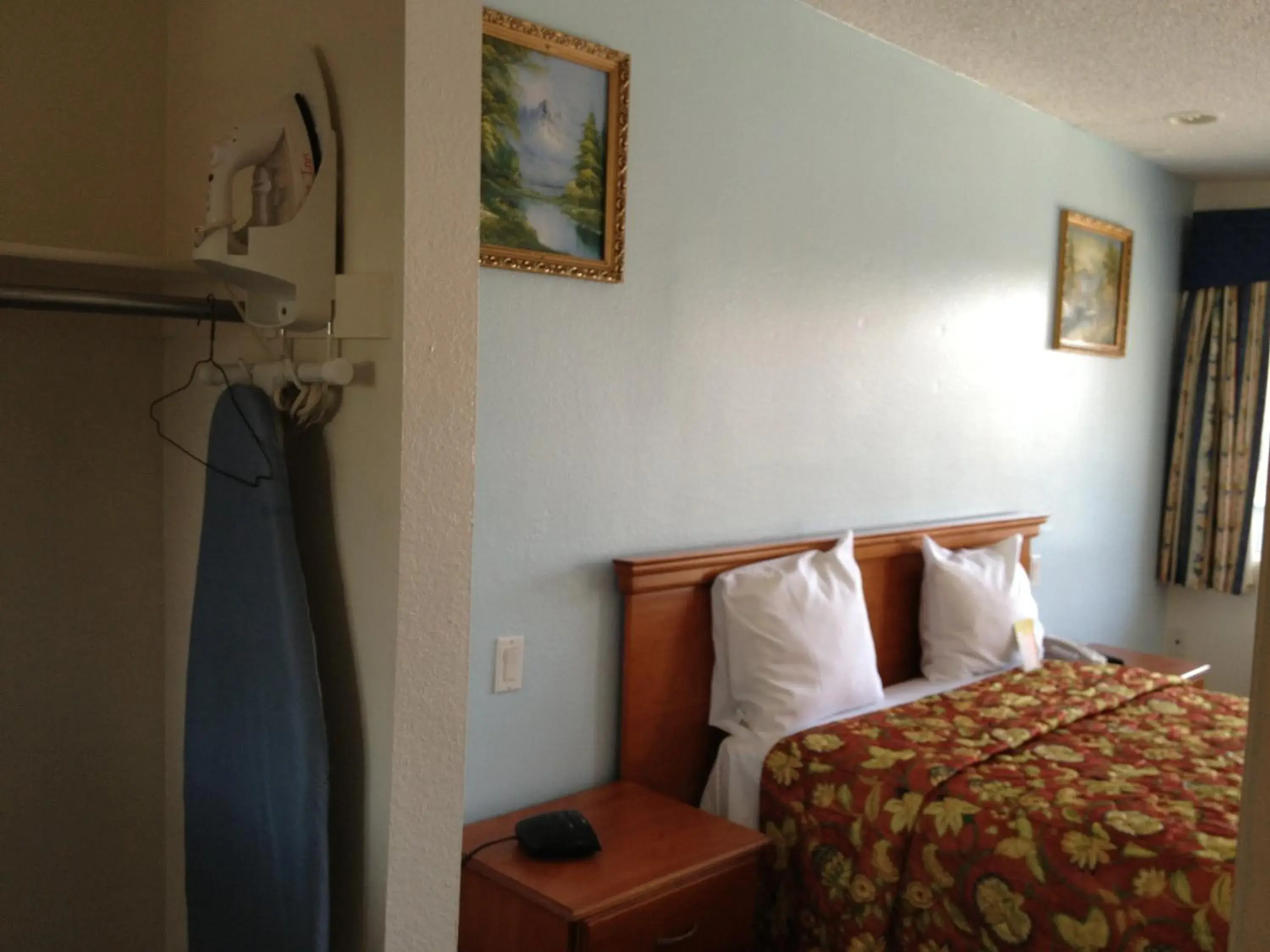 Decorative detail, Bed in Scottish Inns Decorative detail, Bed in Scottish Inns