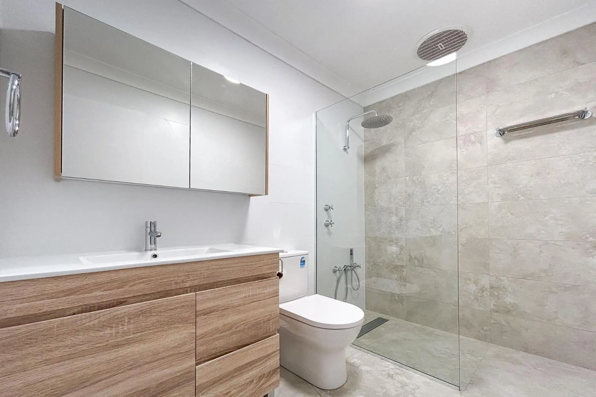 Frangipani 3 great townhouse with air con