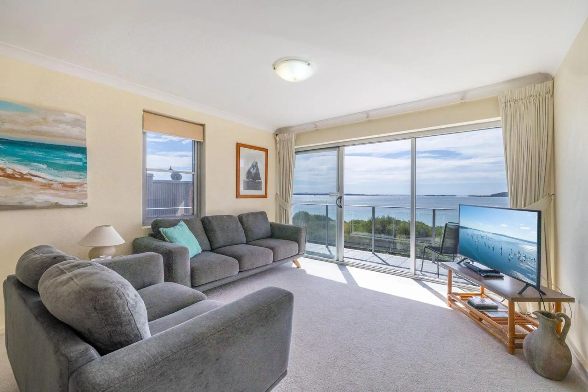 Luskin Lodge 11 stunning water views