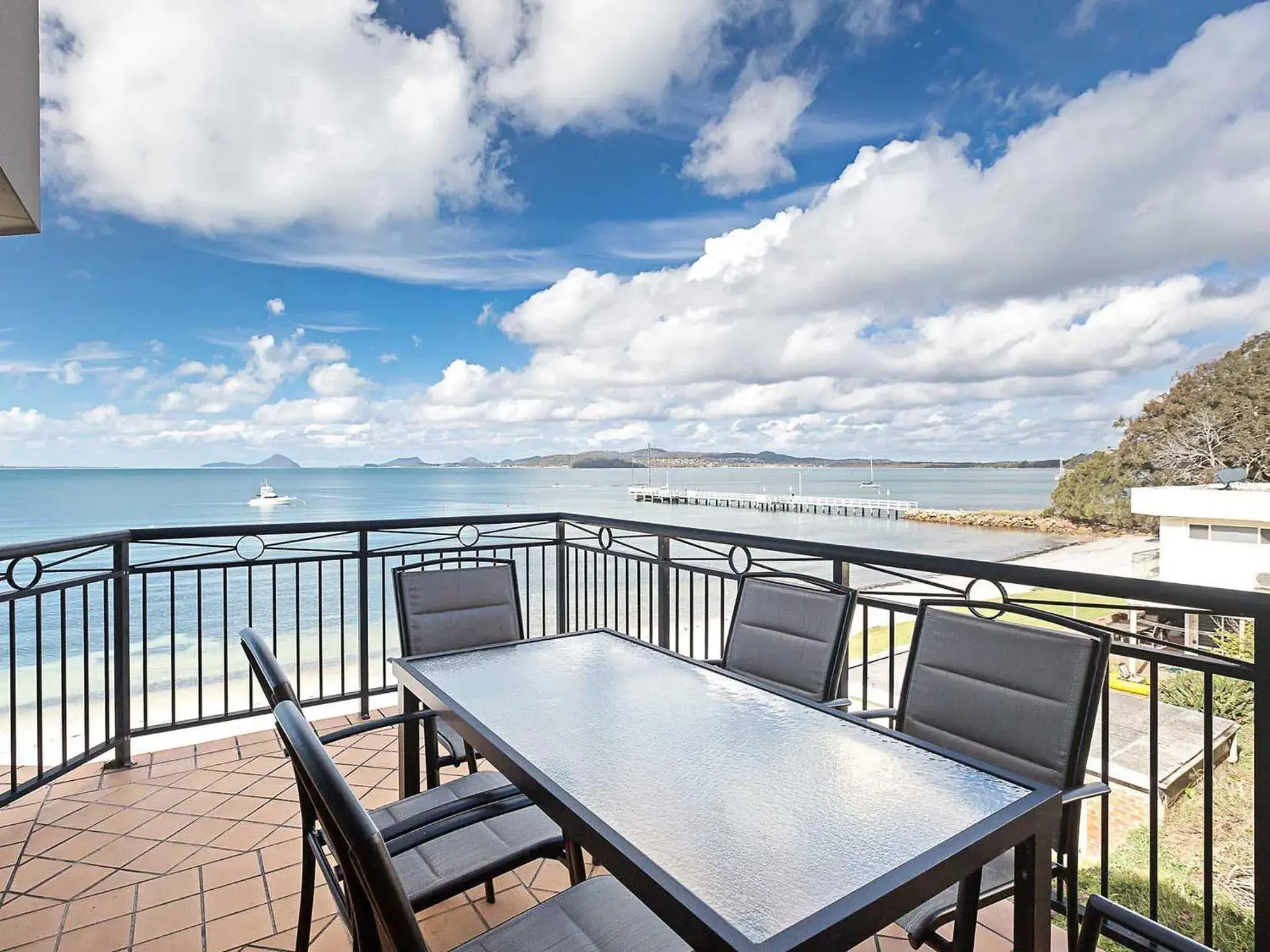 2 137 Soldiers Point Road luxury unit on the waterfront with aircon and free unlimited WiFi 2 137 Soldiers Point Road luxury unit on the waterfront with aircon and free unlimited WiFi