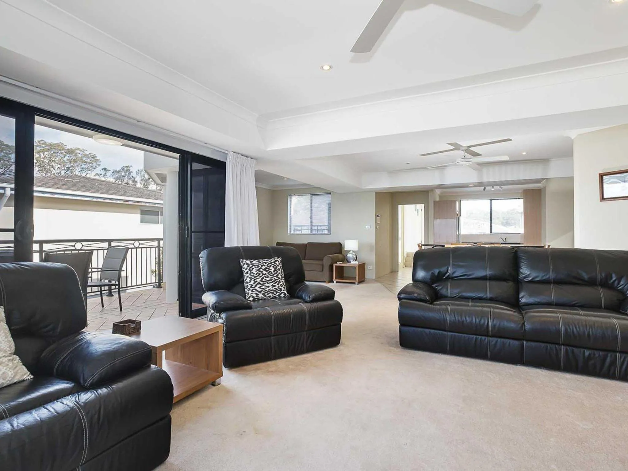2 137 Soldiers Point Road luxury unit on the waterfront with aircon and free unlimited WiFi