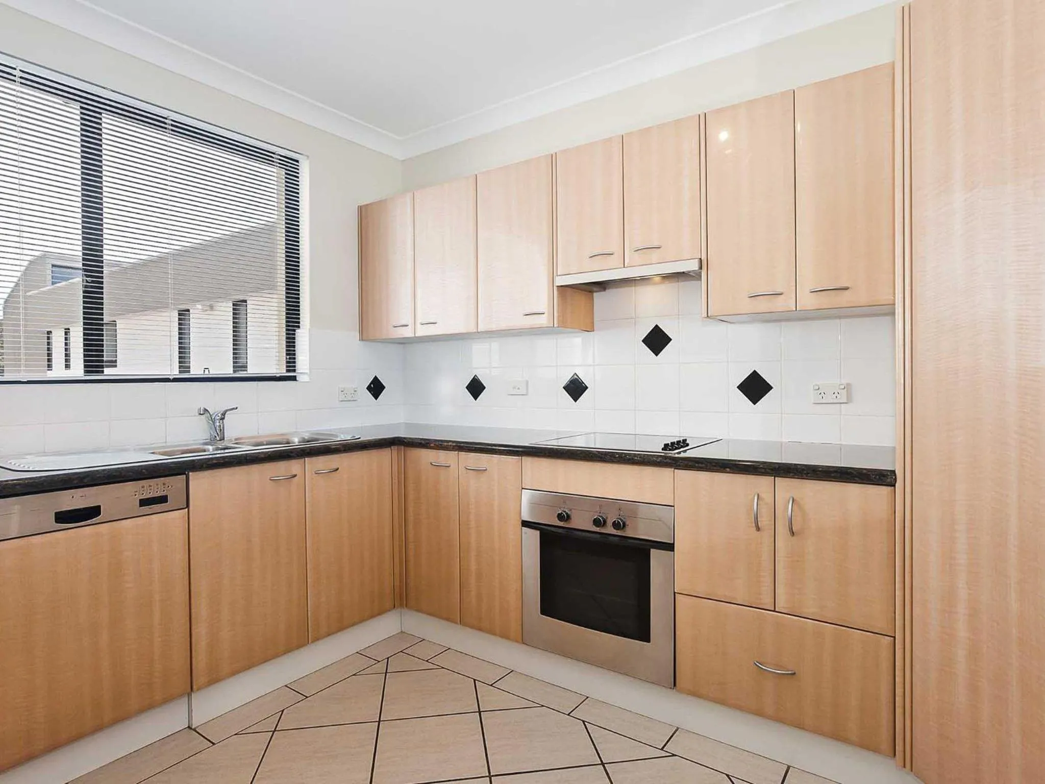 2 137 Soldiers Point Road luxury unit on the waterfront with aircon and free unlimited WiFi