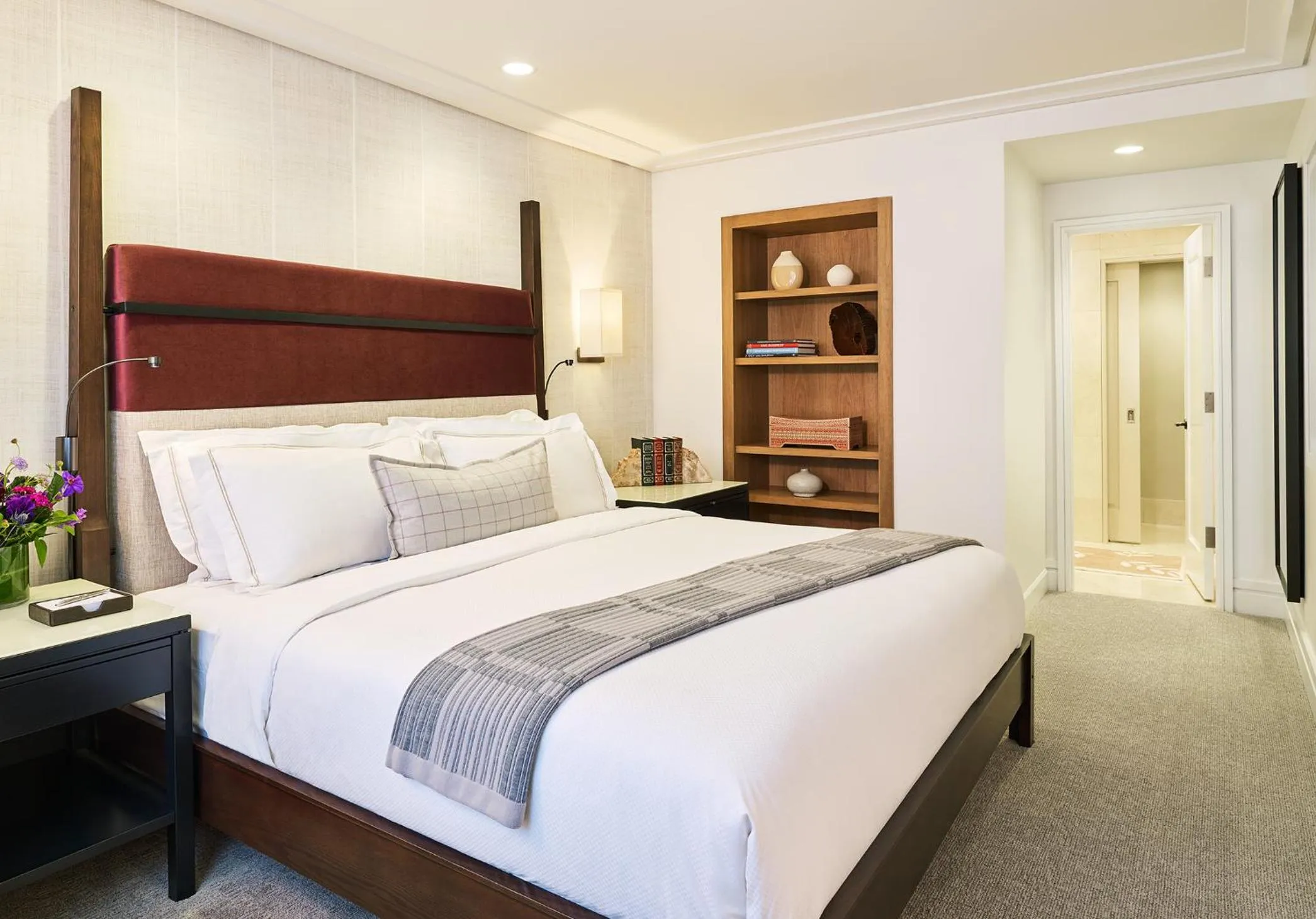 Bedroom, Bed in The Little Nell