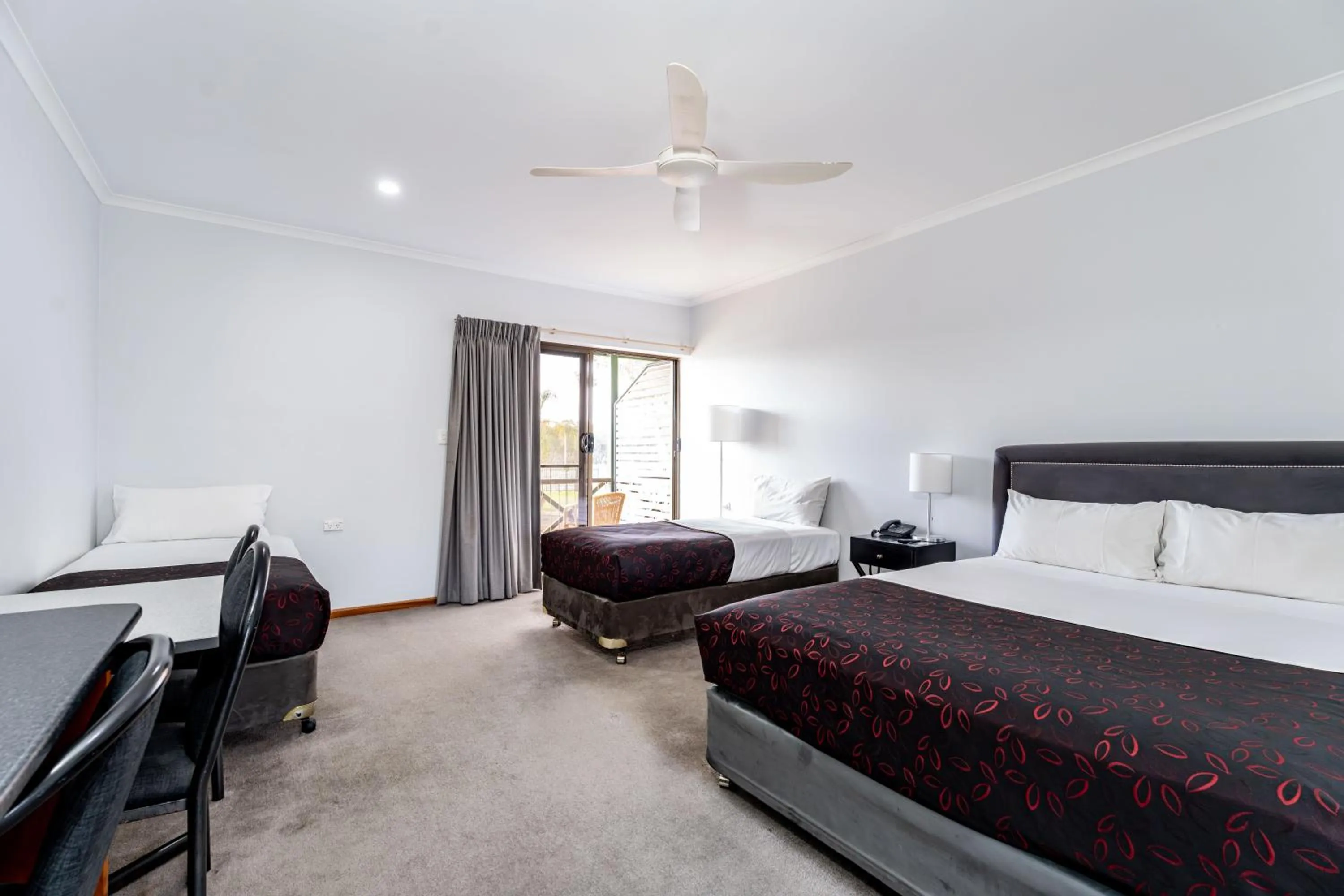 Bed in Hotel Renmark