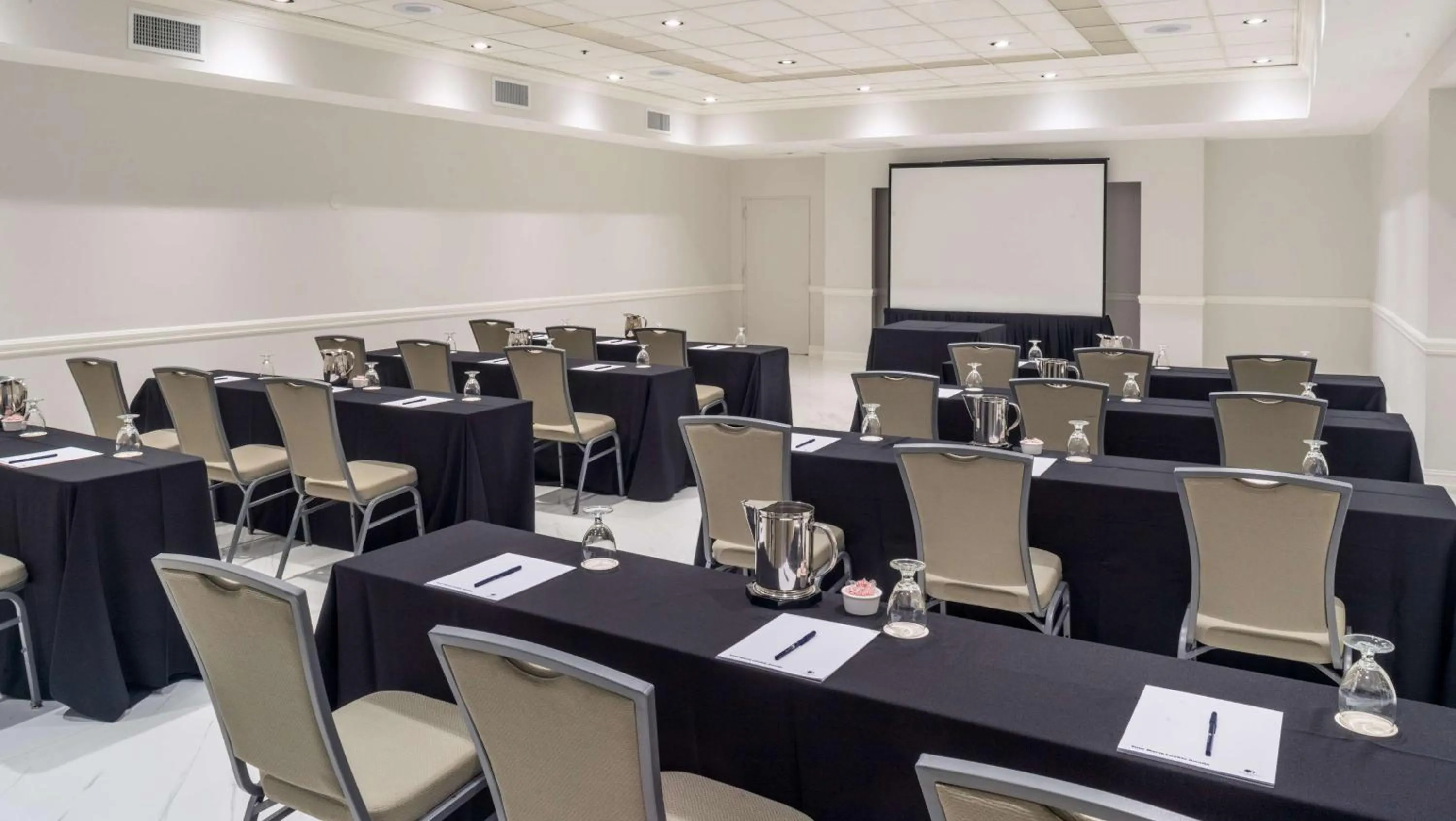 Meeting/conference room in DoubleTree by Hilton Grand Hotel Biscayne Bay