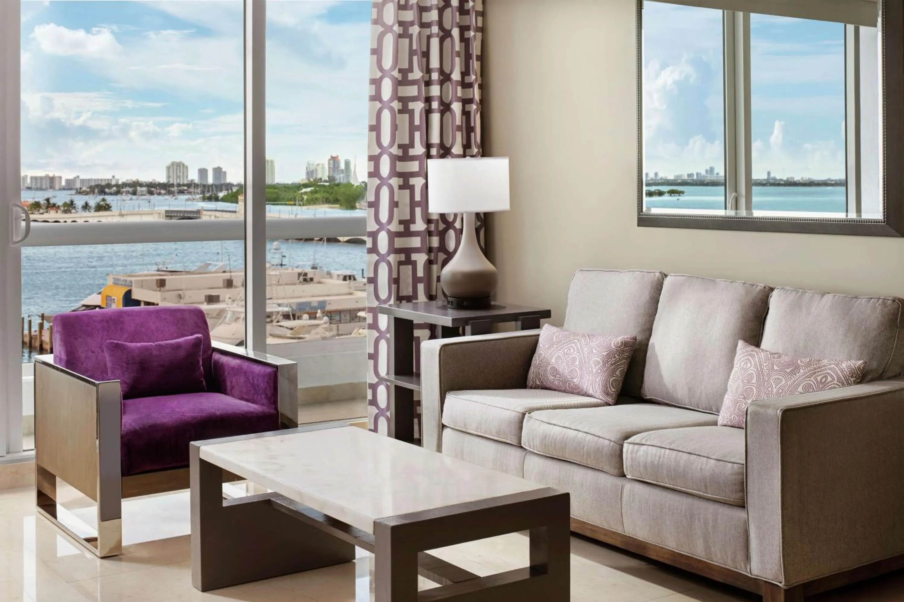 Living room in DoubleTree by Hilton Grand Hotel Biscayne Bay