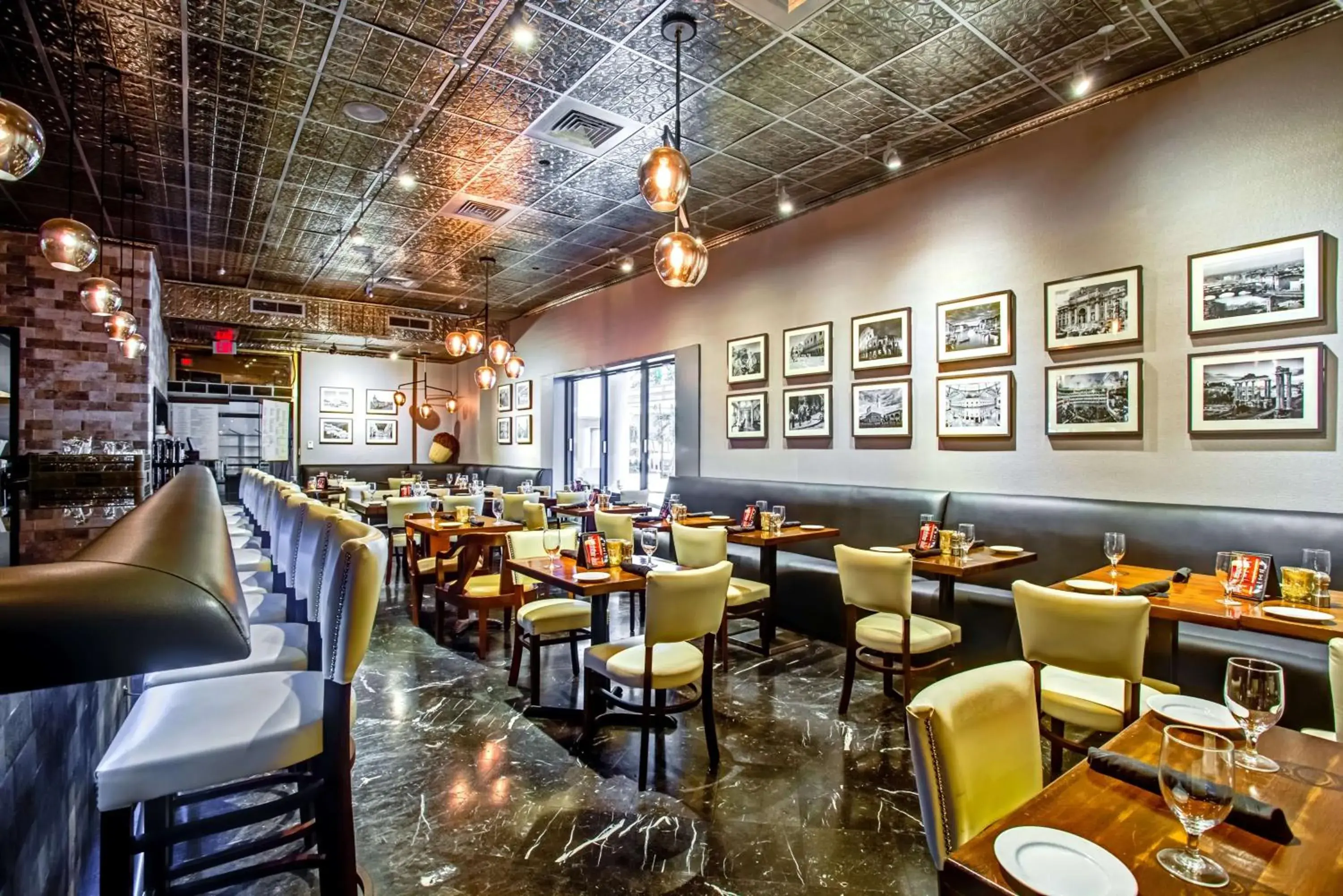 Restaurant/places to eat in DoubleTree by Hilton Grand Hotel Biscayne Bay Restaurant/places to eat in DoubleTree by Hilton Grand Hotel Biscayne Bay