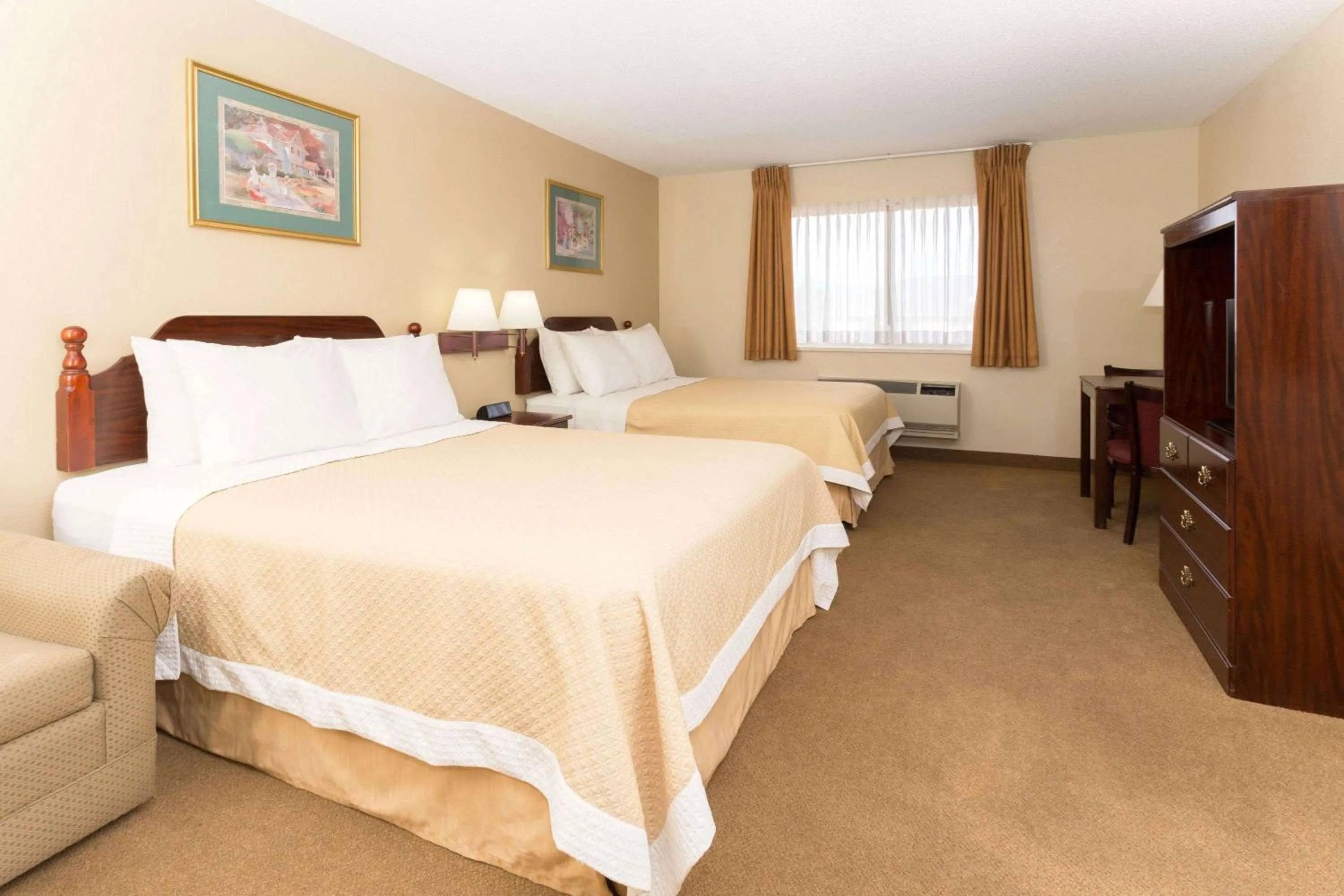 Photo of the whole room, Bed in Days Inn by Wyndham Colorado Springs Airport