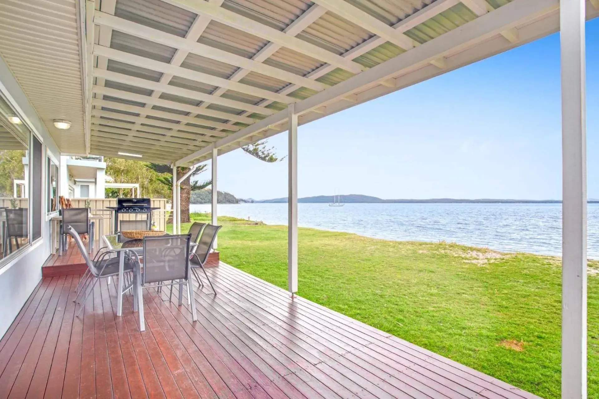 Beached Inn Spacious beach front house Beached Inn Spacious beach front house